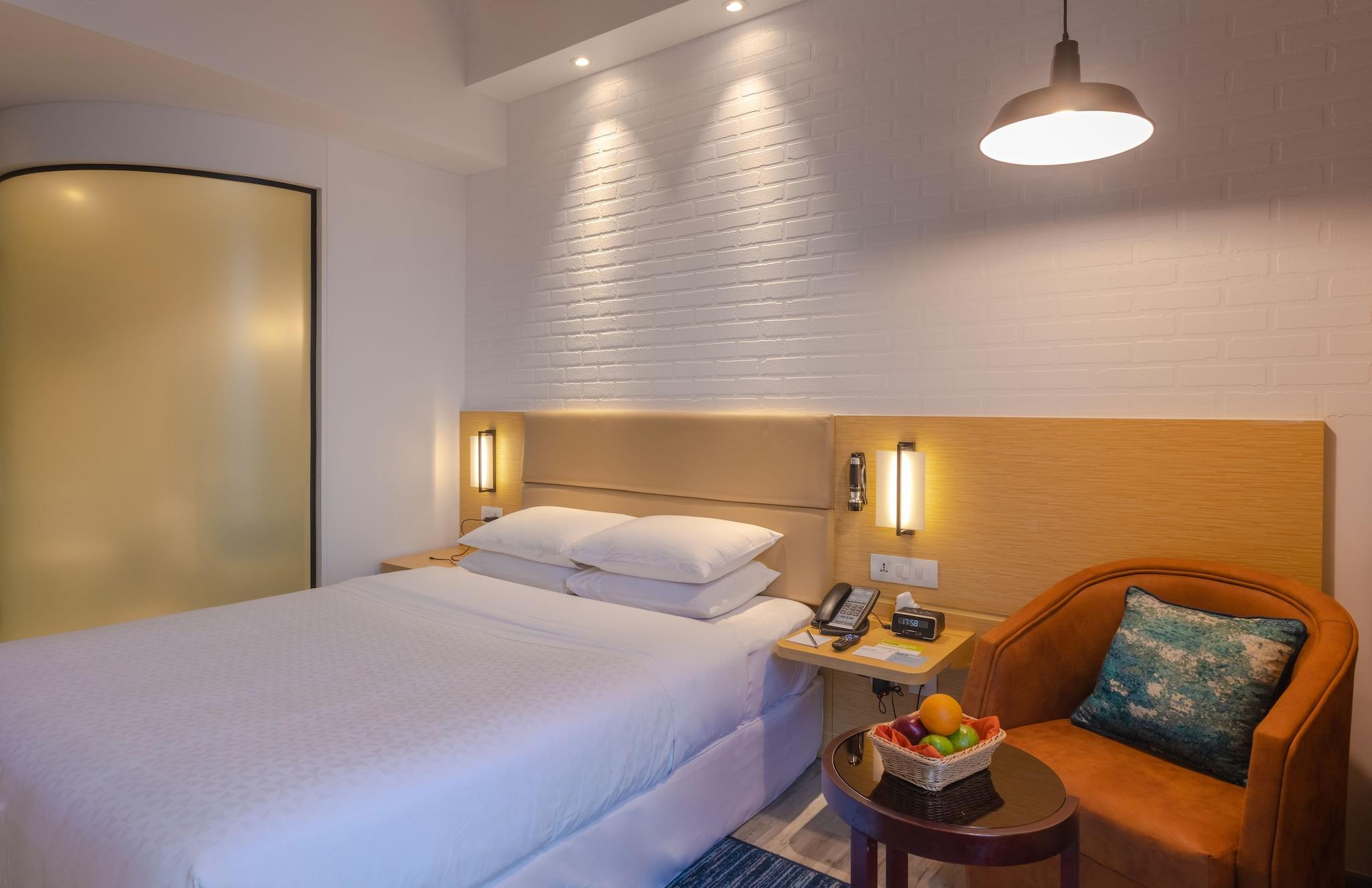 Double City View Queen Bed