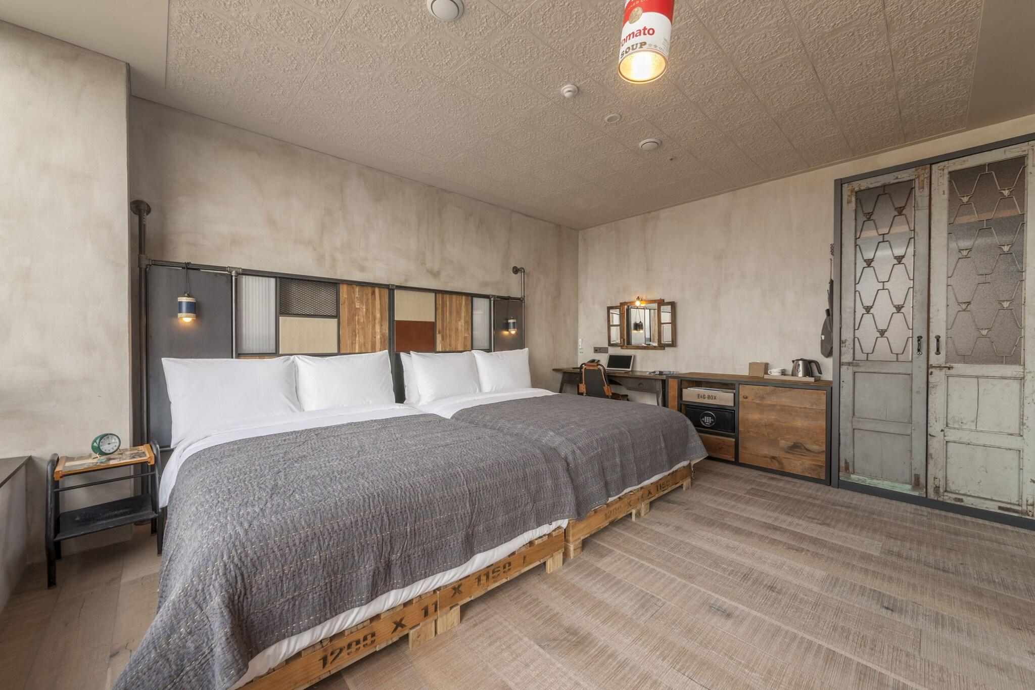 Studio Two Double Beds