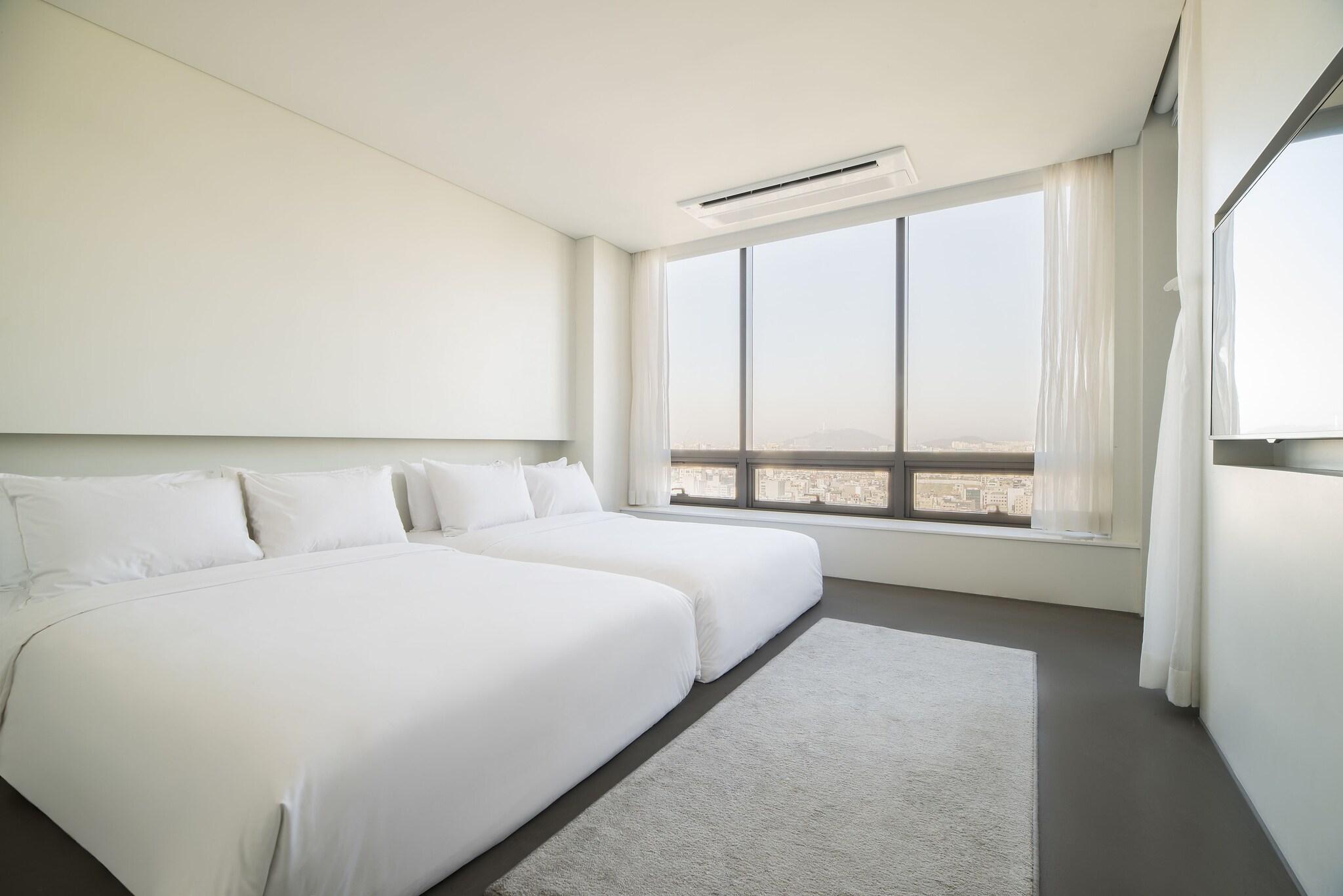 Studio Two Double Beds