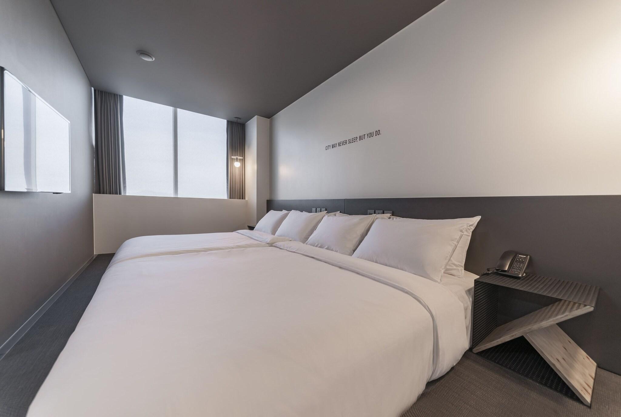 Studio Two Double Beds