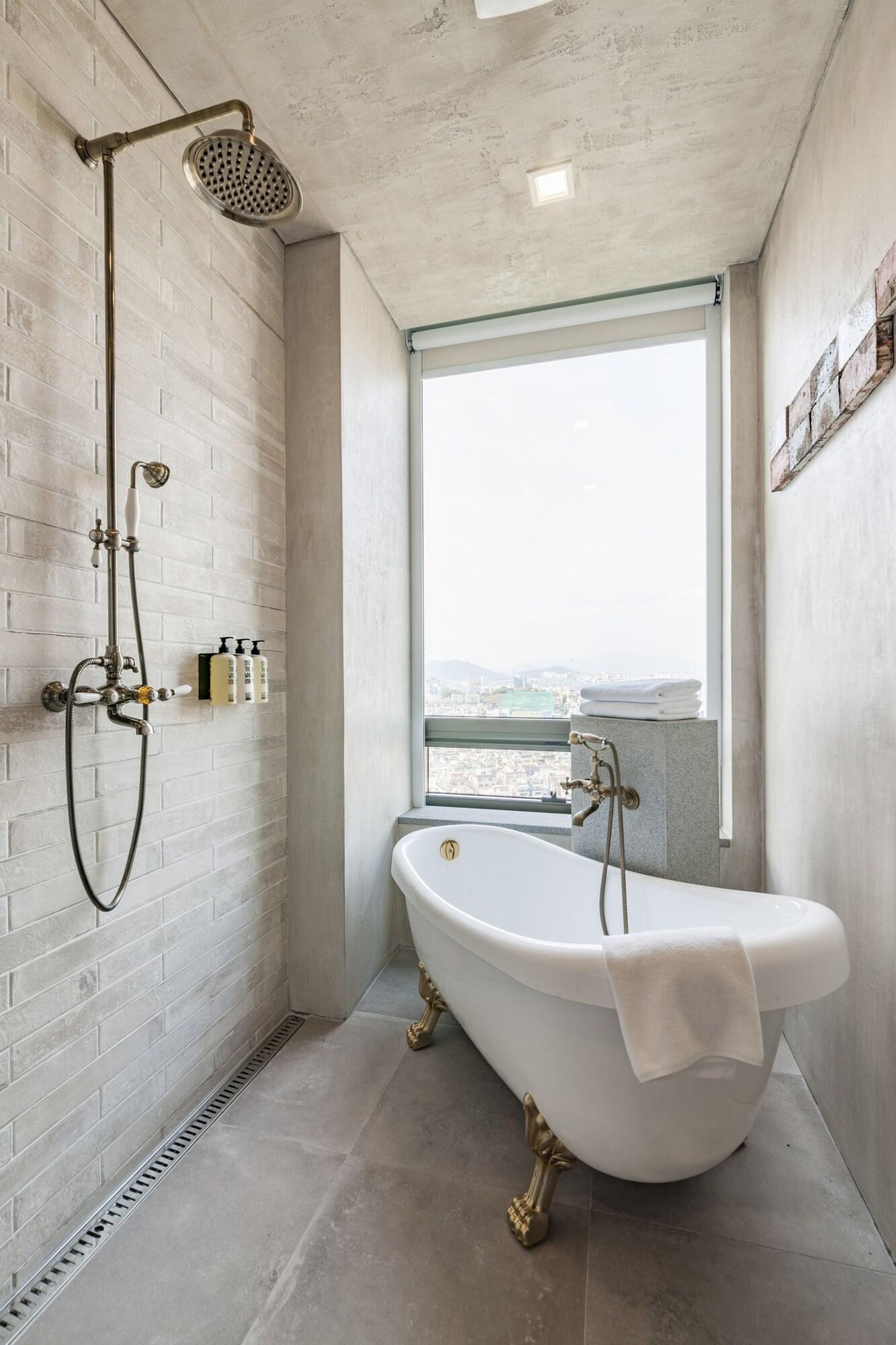 Studio Two Double Beds