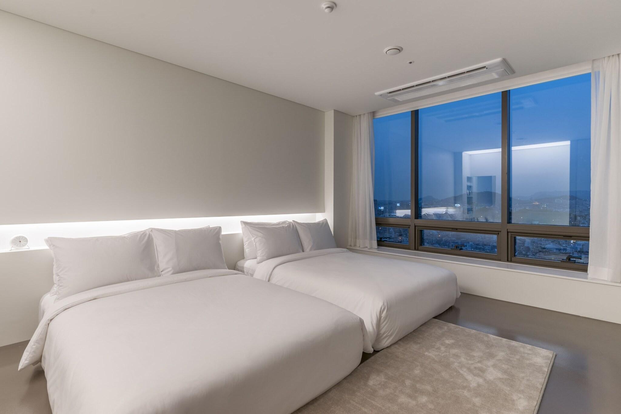 Studio Two Double Beds