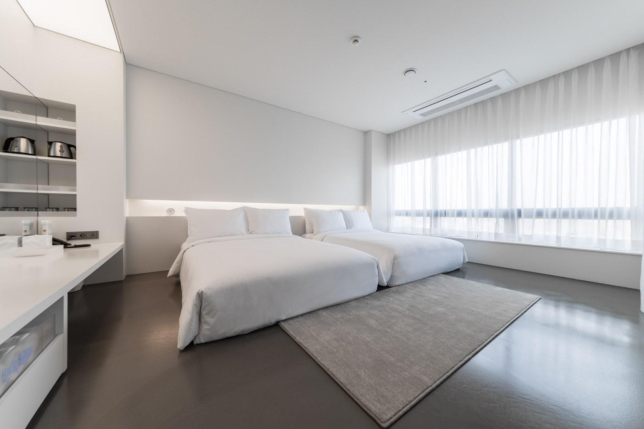 Studio Two Double Beds