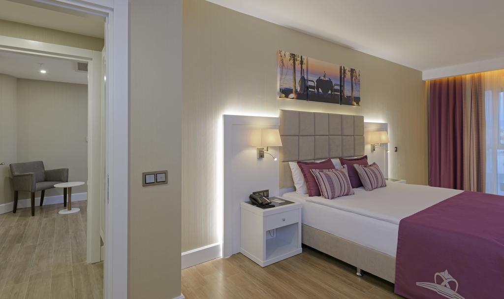 Suite Two Bedrooms Two Bathrooms