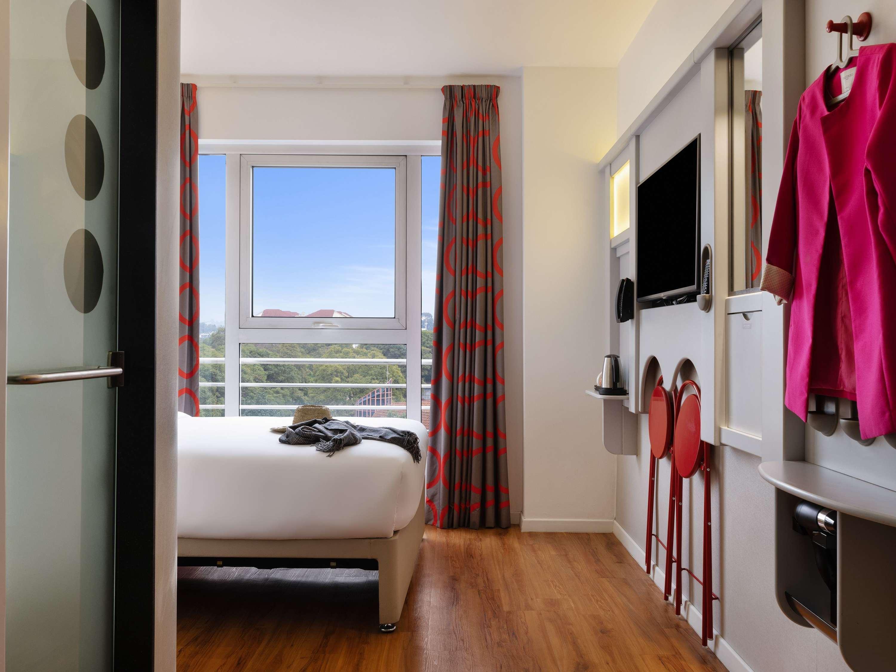 Double Queen Size Bed