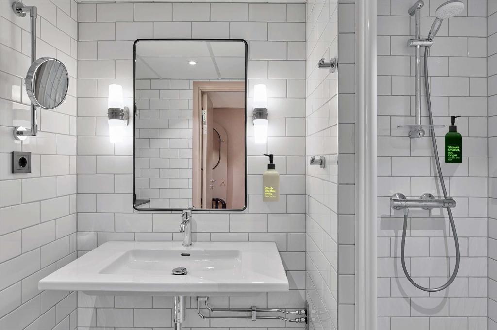 Double Single Queen Size Bed