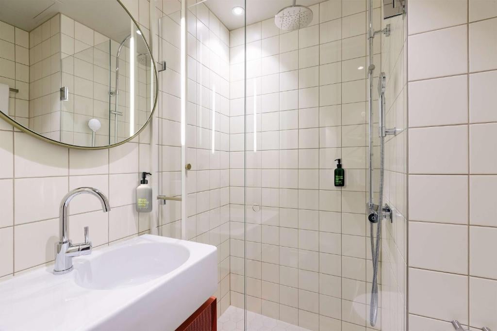 Double Queen Size Bed