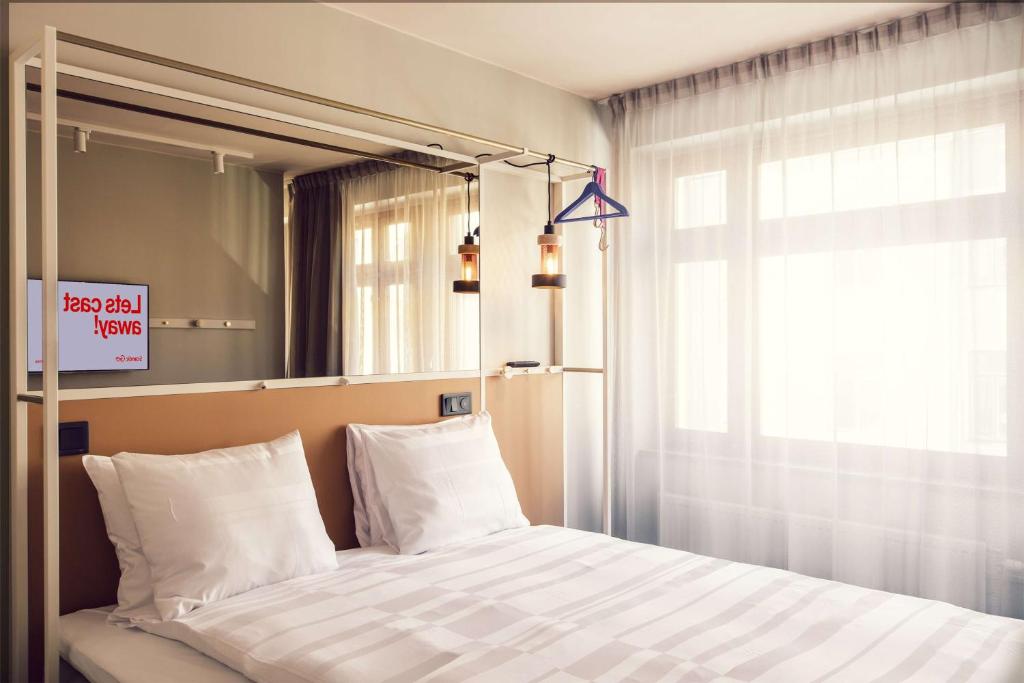 Double Queen Size Bed