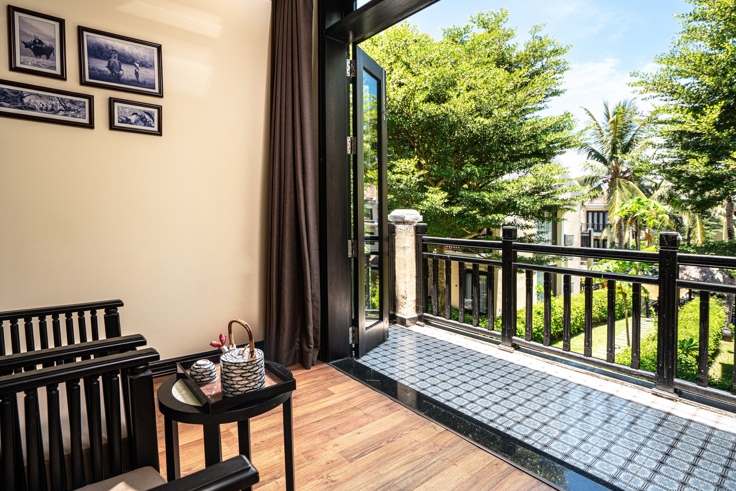 Bungalow Garden View