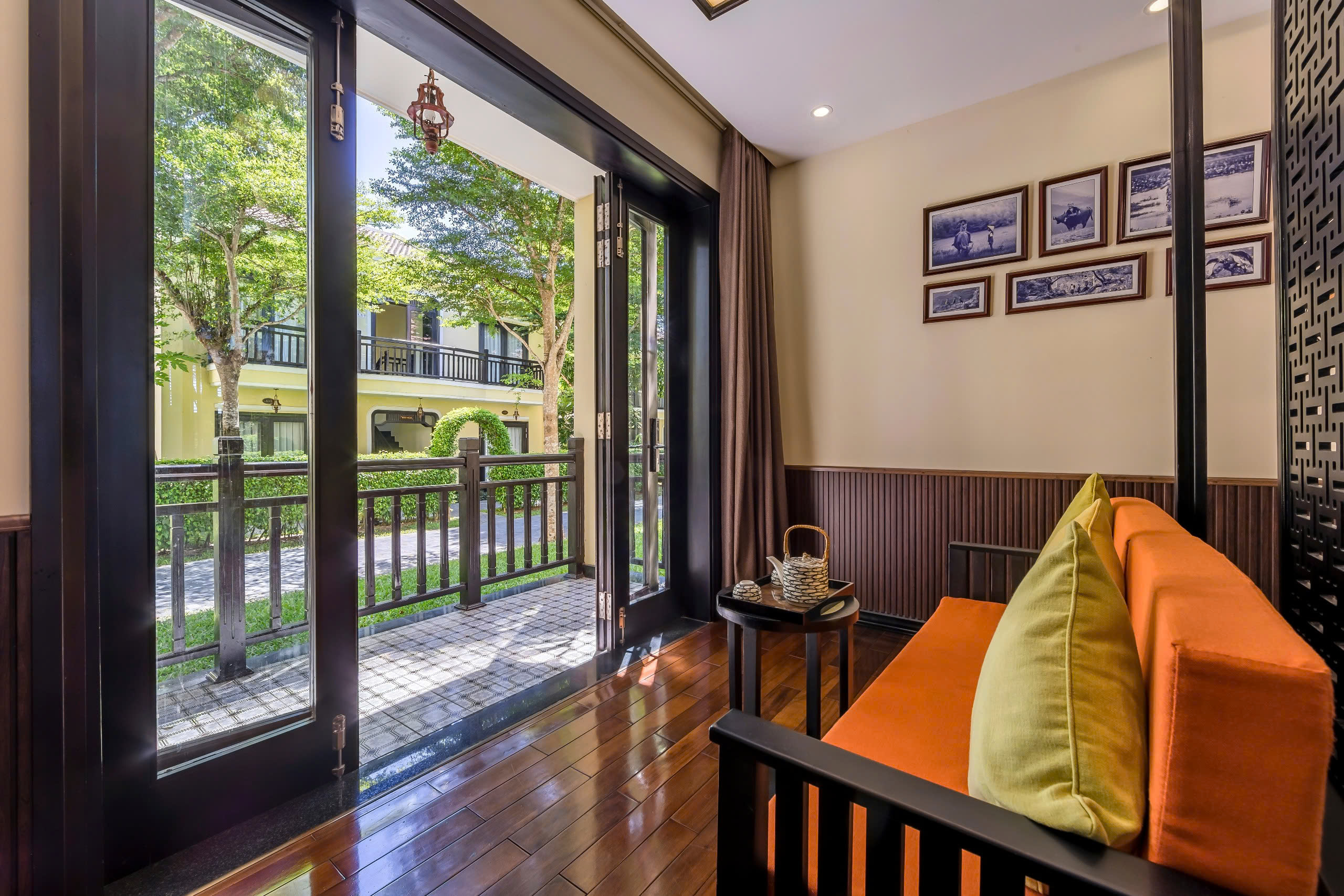 Bungalow Garden View