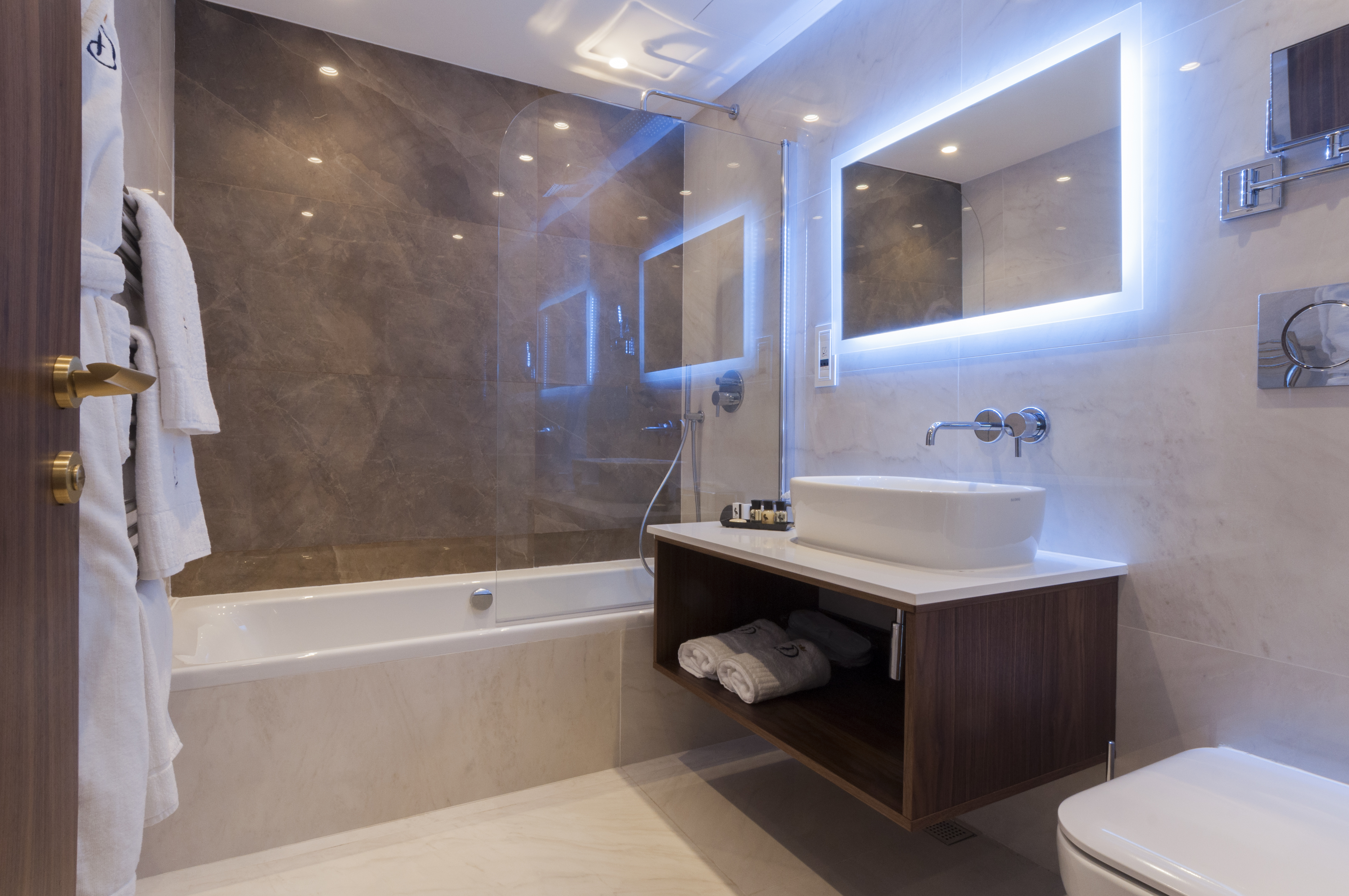 Double or Twin with Jacuzzi