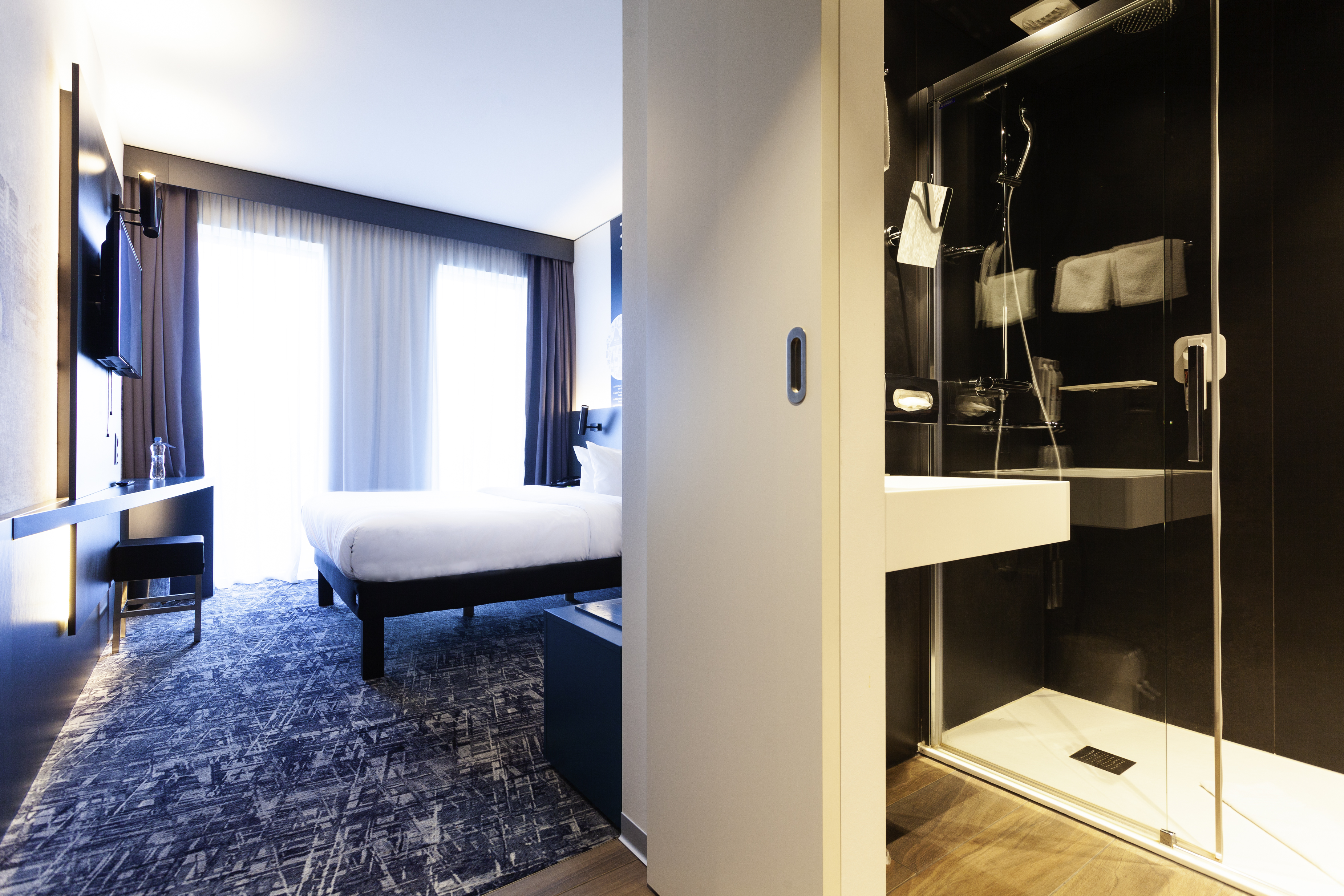 Double Queen Size Bed