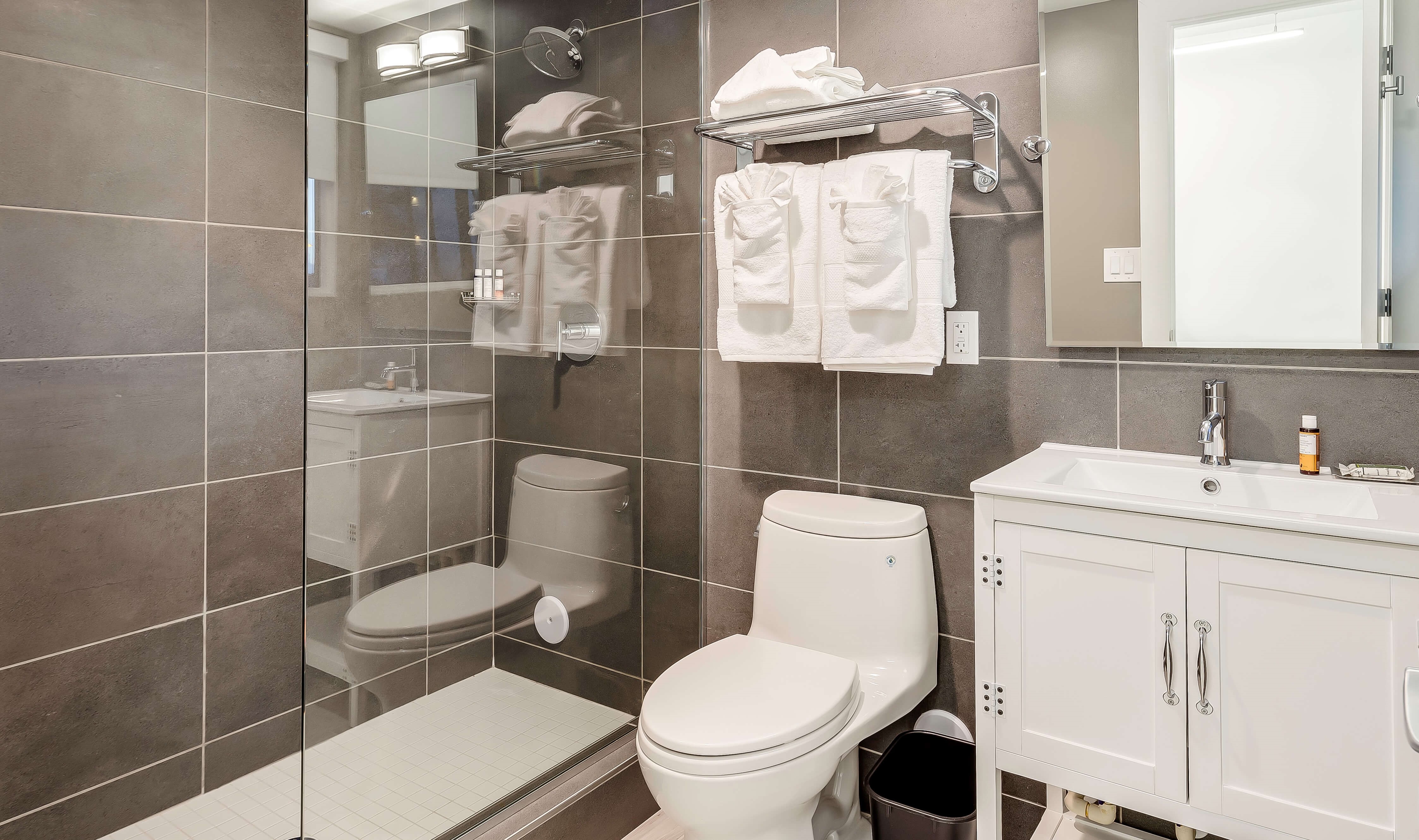 Bungalow Two Queen Beds