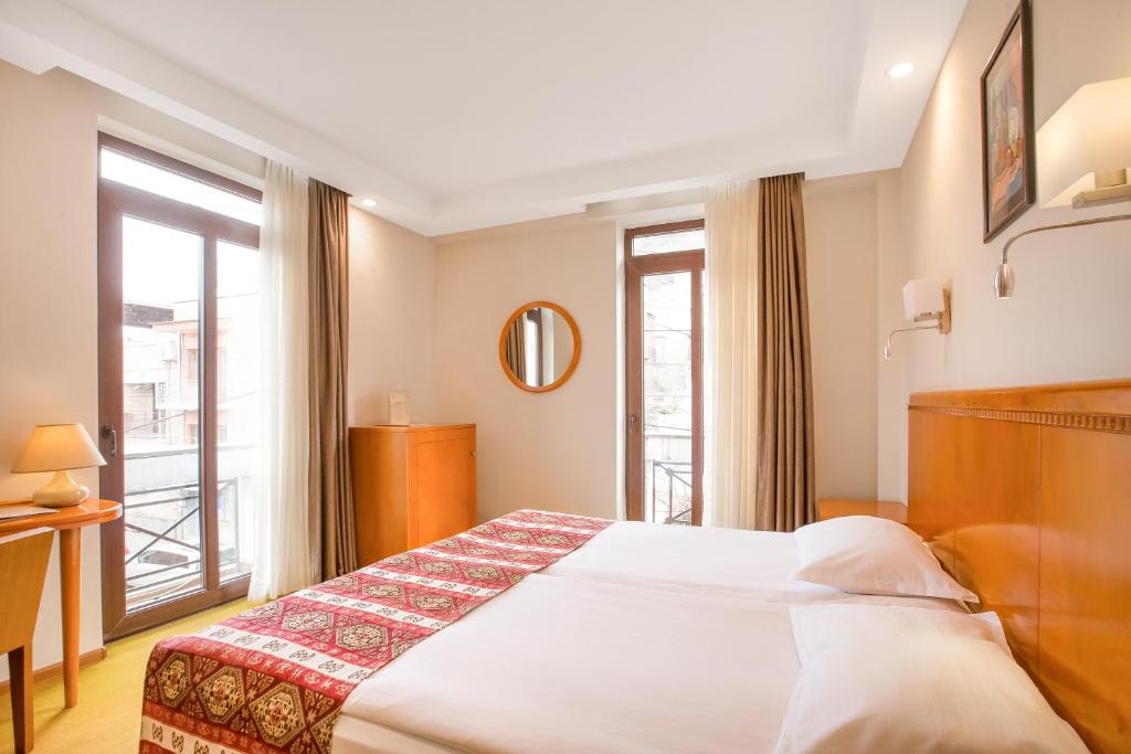 Double or Twin Standard