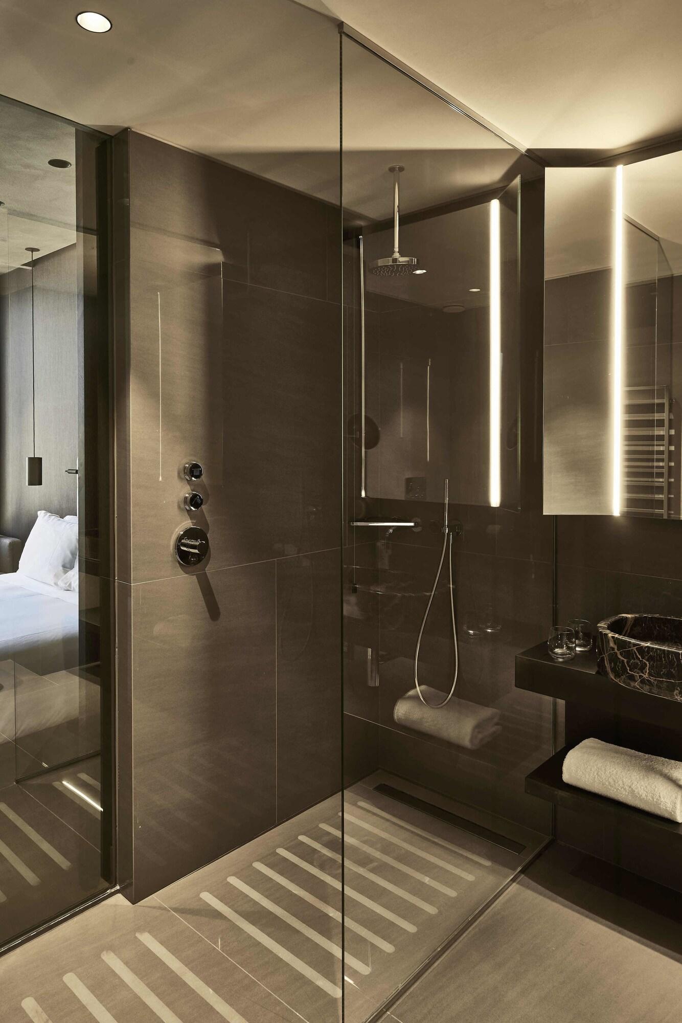 Double Superior Queen Bed