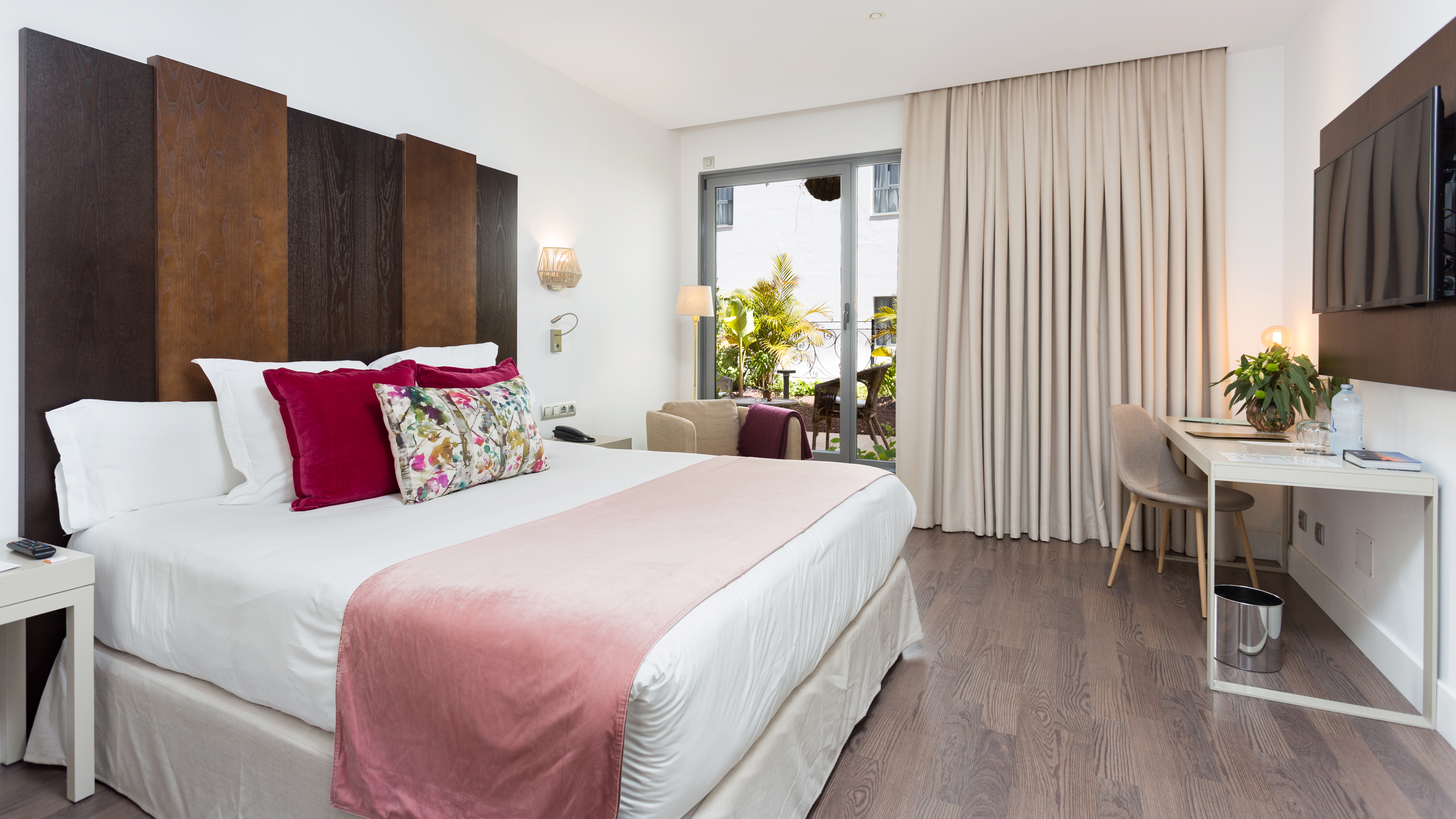 Double or Twin Deluxe with Terrace