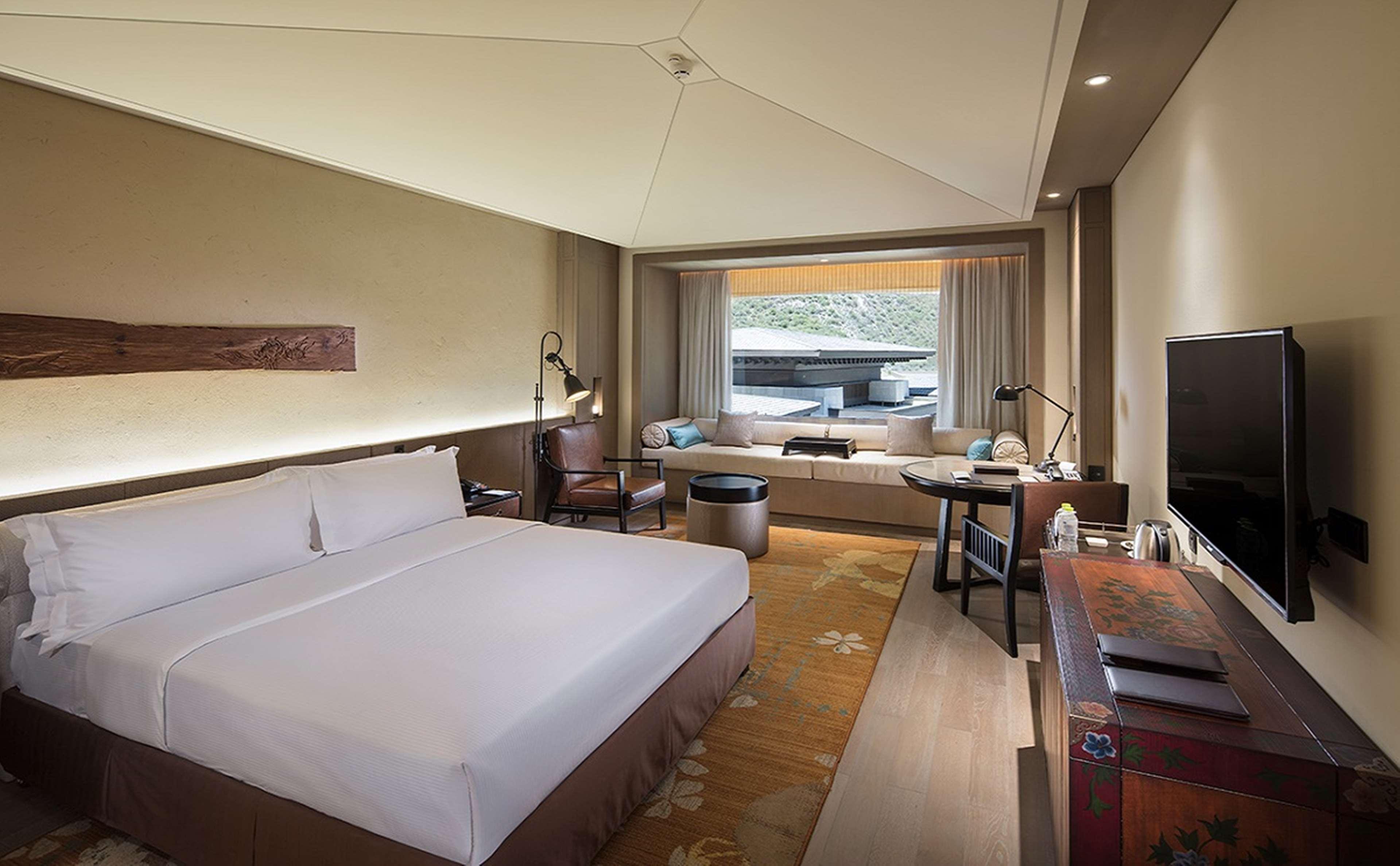 Suite Deluxe King Bed