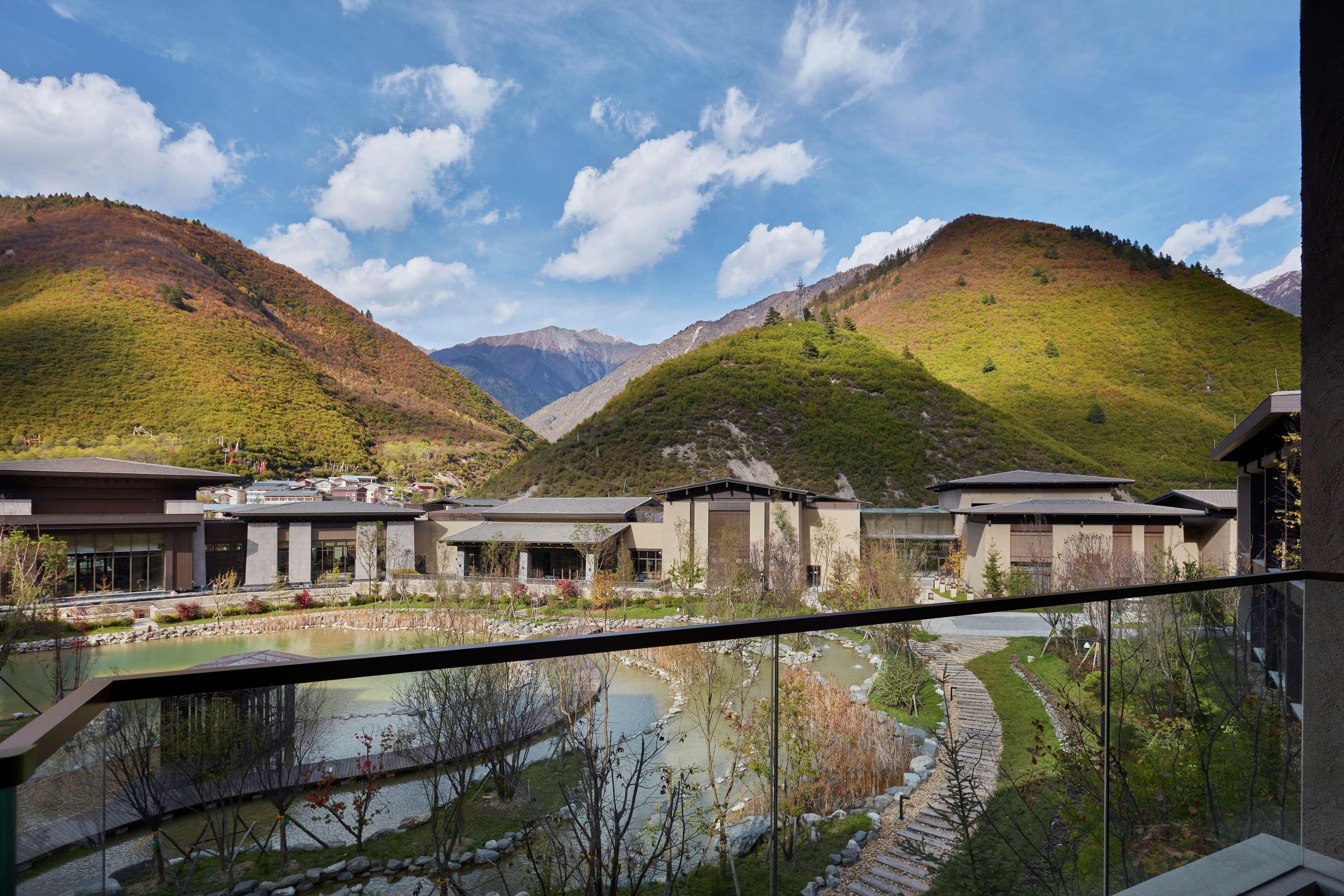 Room Deluxe with Balcony