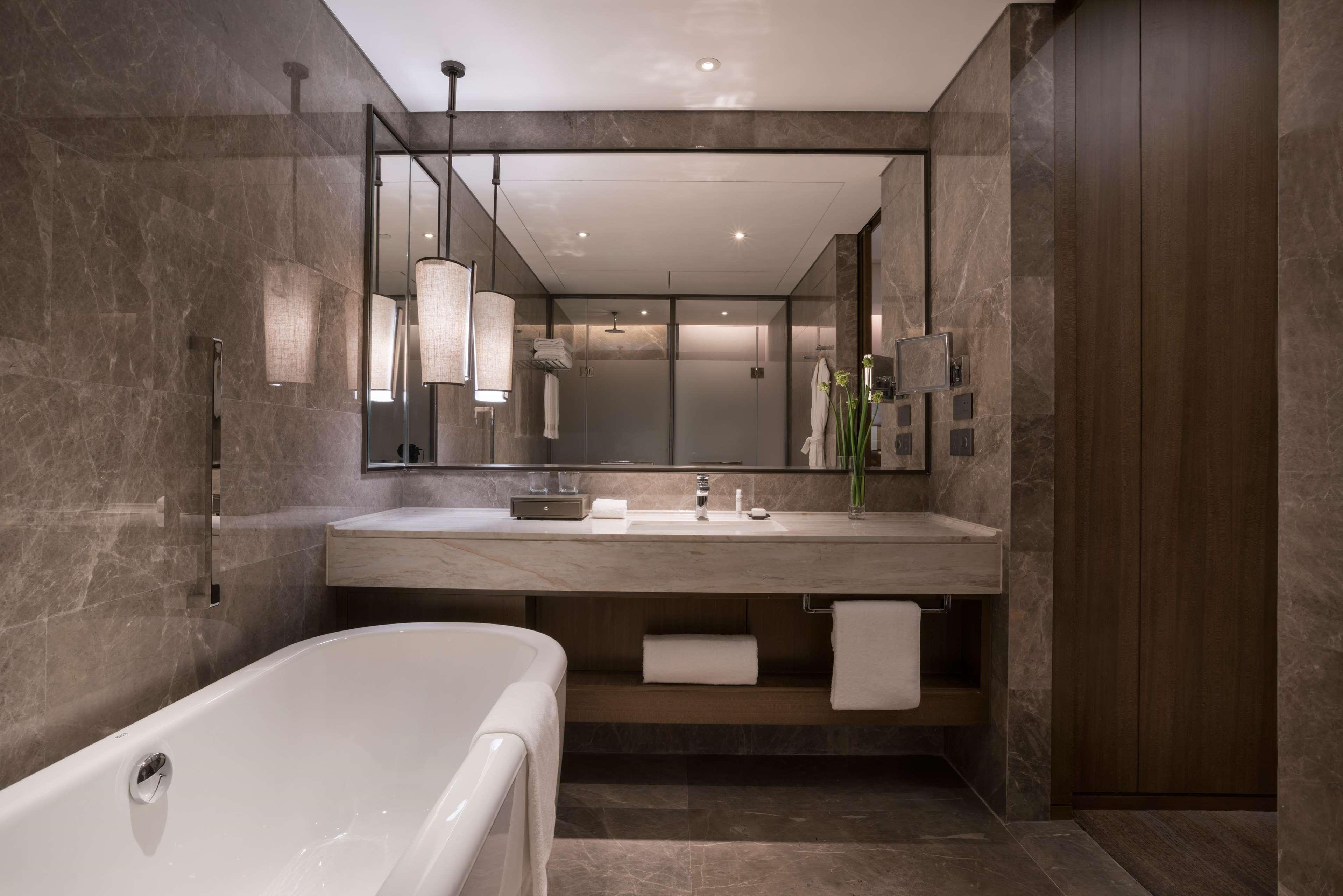 Double Deluxe King Bed