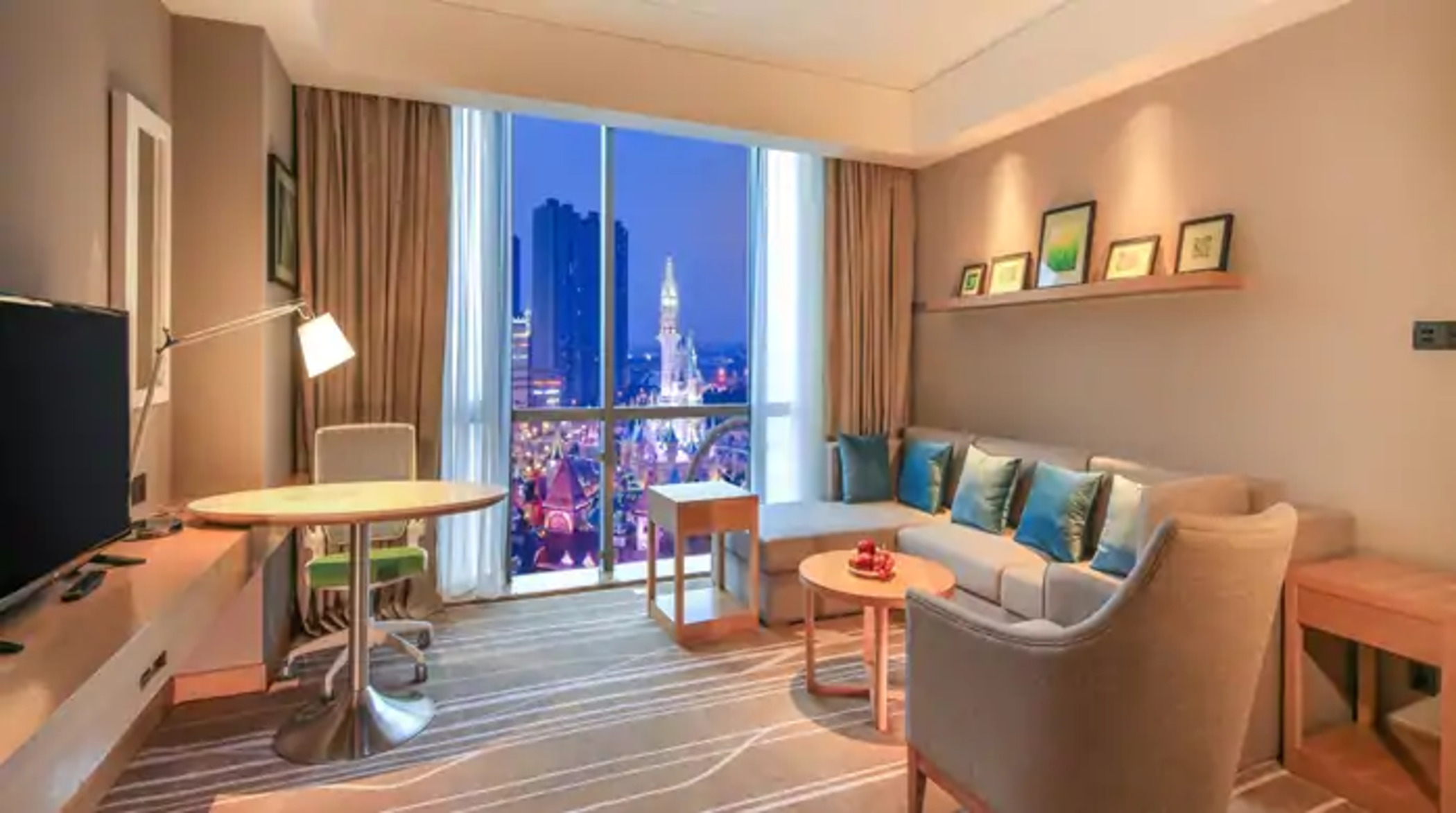 Suite Deluxe King Bed