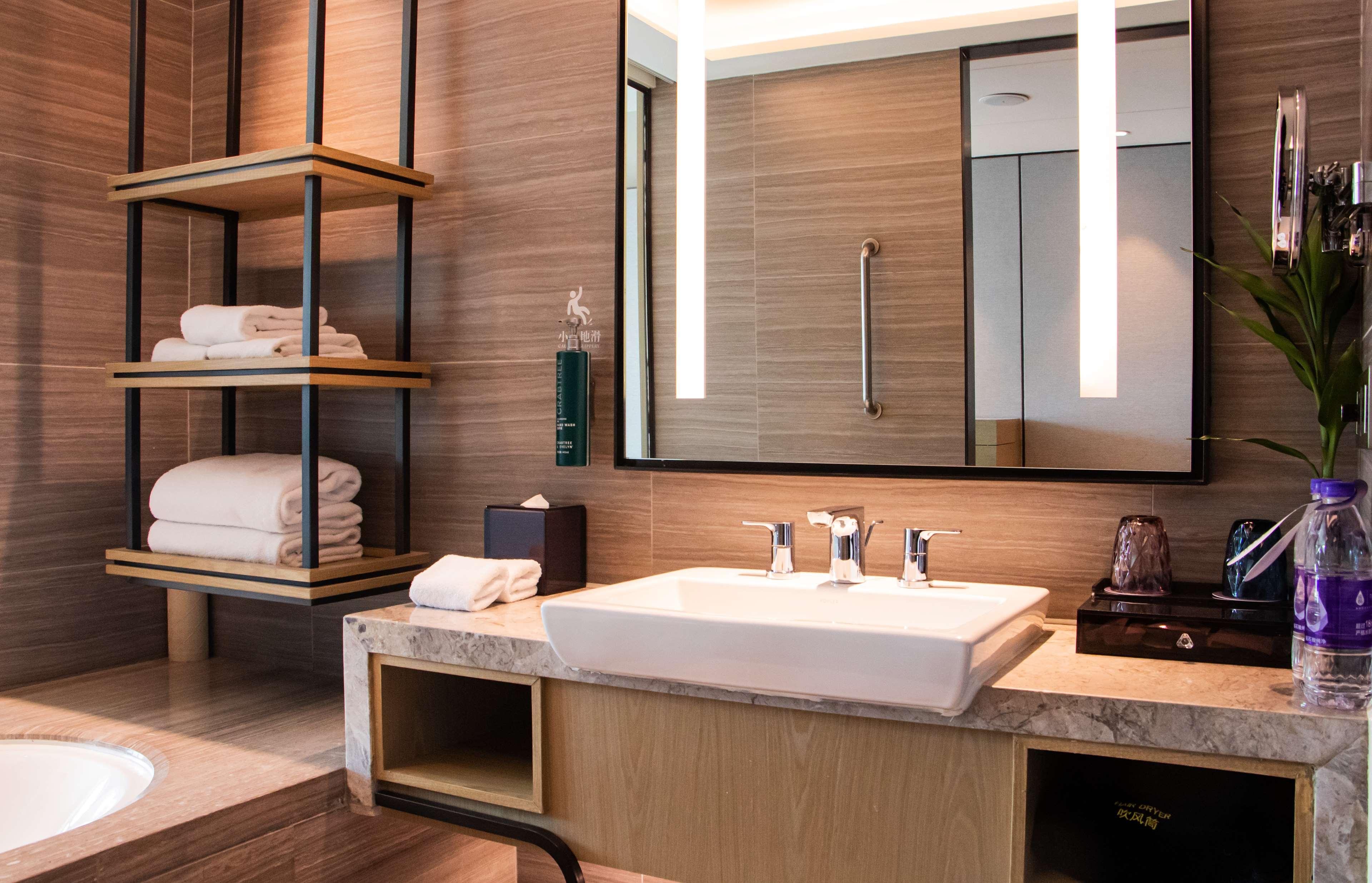 Double Guest Room Queen Bed