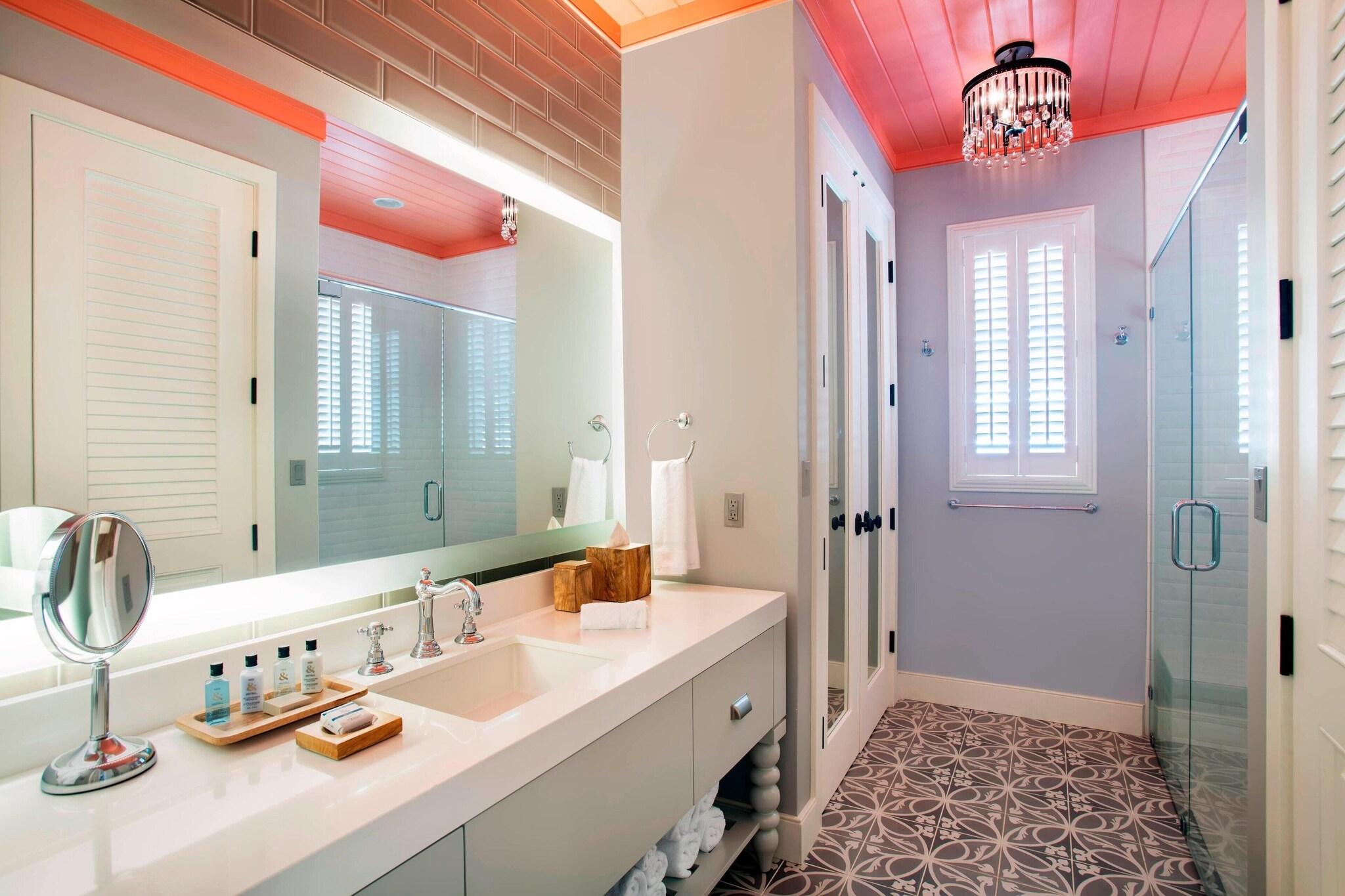 Villa Partial Ocean View King Bed