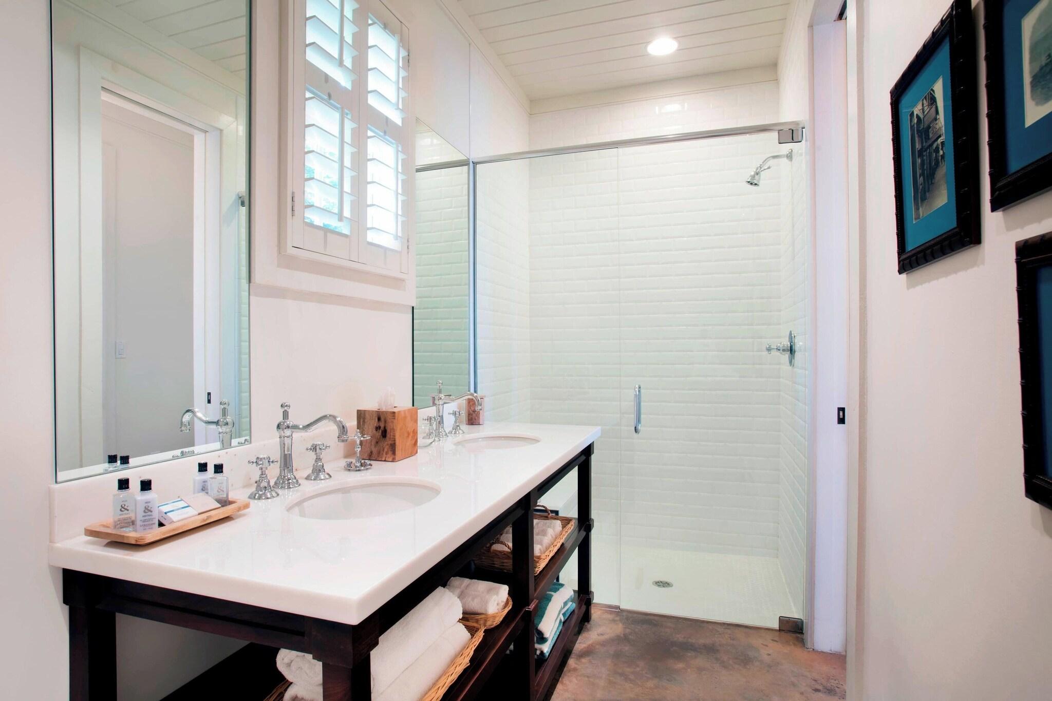 Villa Ocean Front King Bed