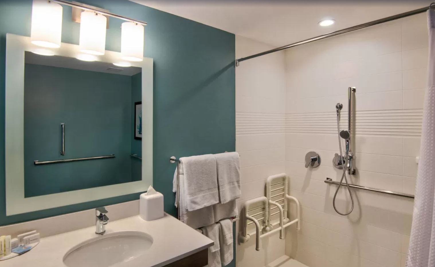 Studio Two Queen Beds