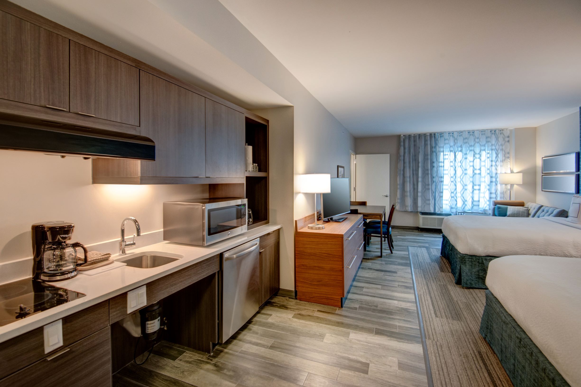 Studio Two Queen Beds