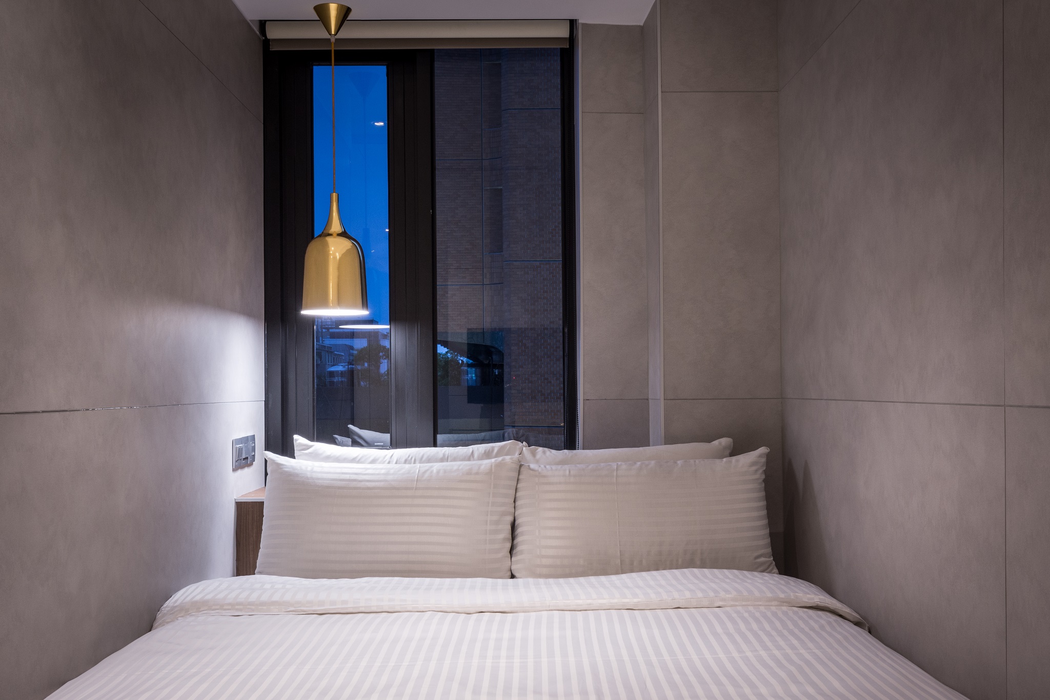 Double Classic Queen Bed