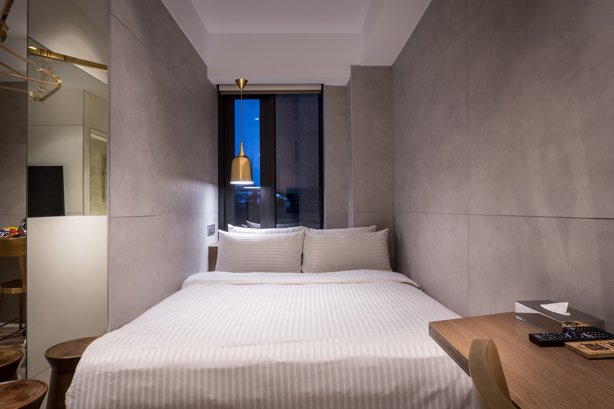 Double Classic Queen Bed