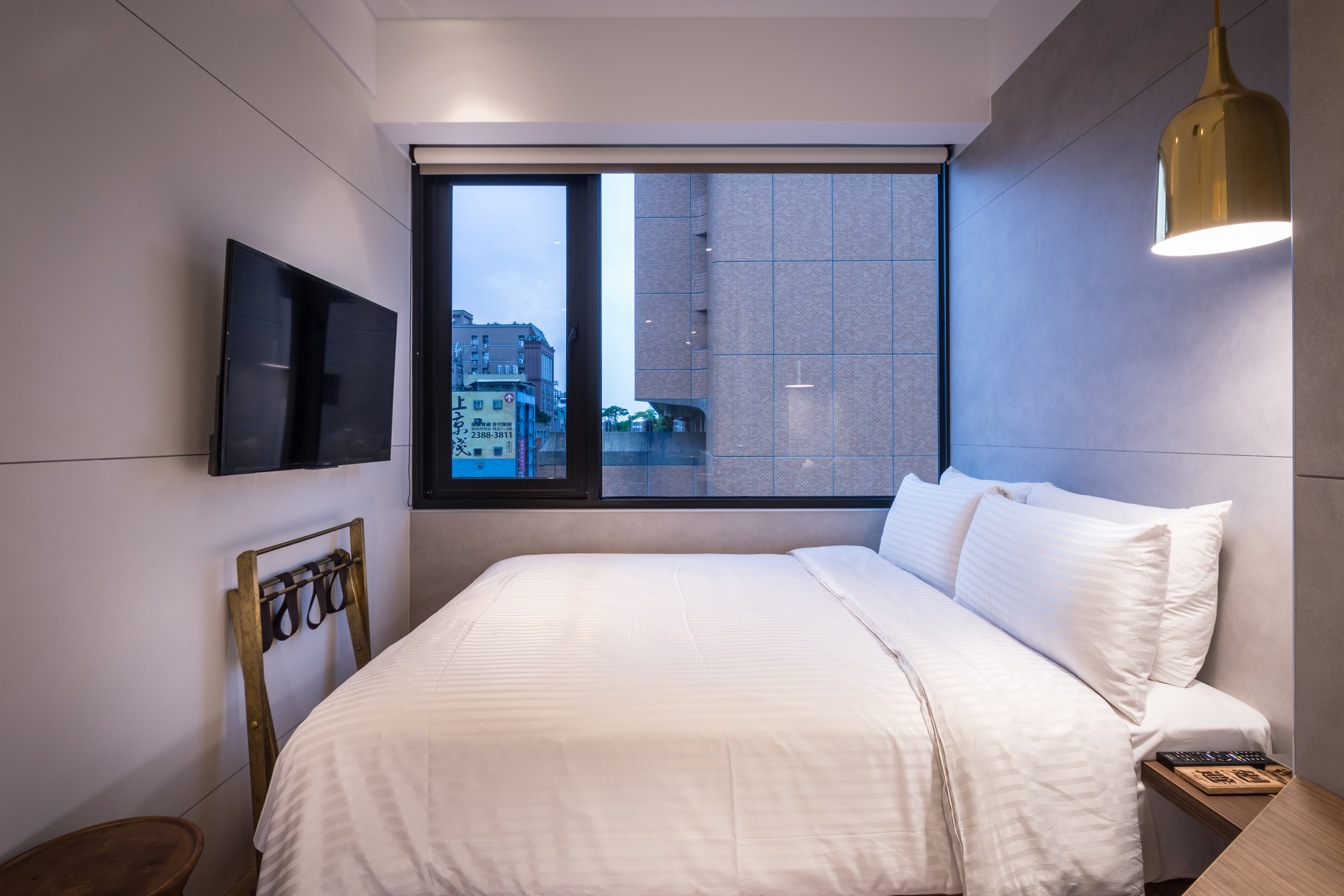 Double Classic Queen Bed