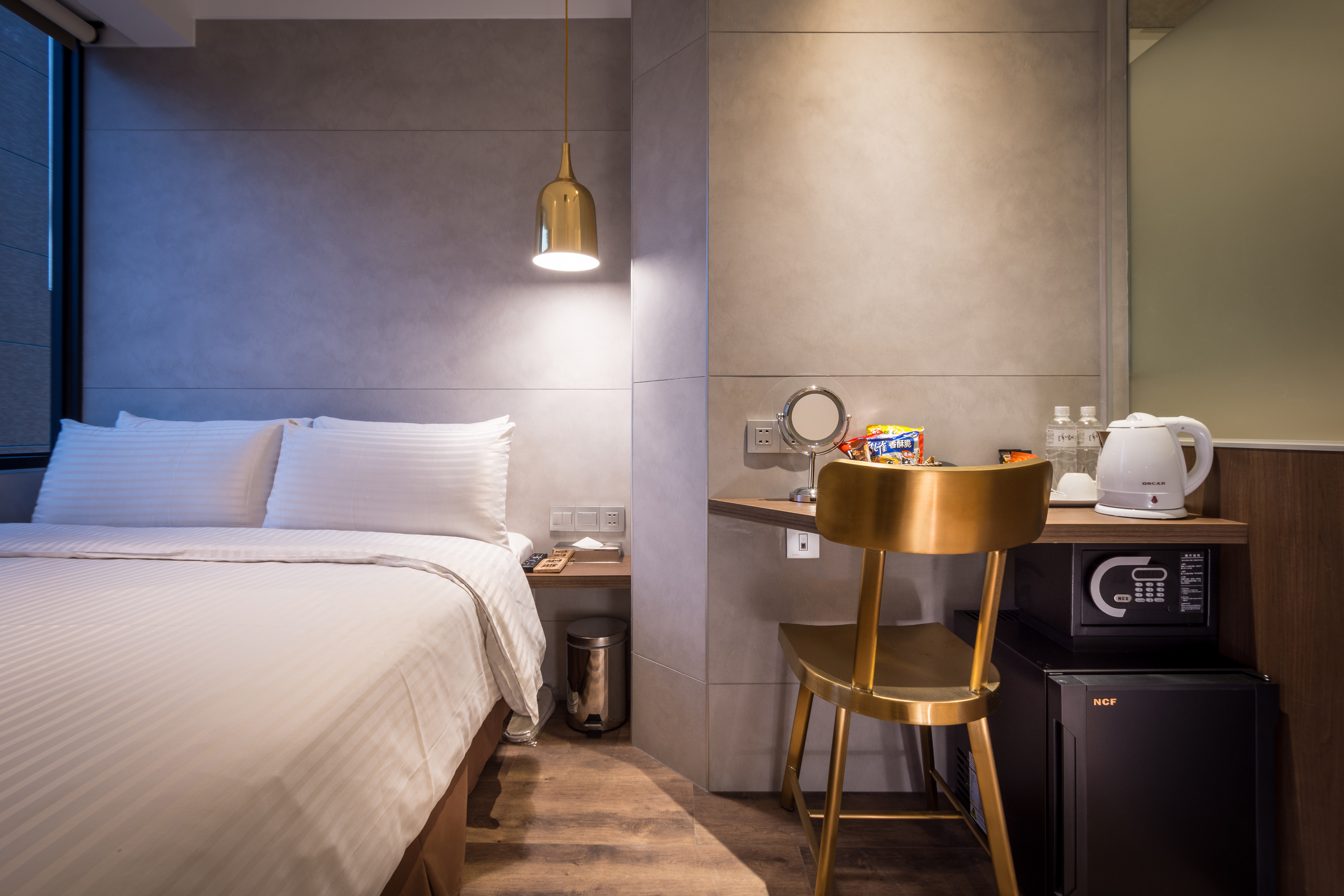 Double Classic Queen Bed