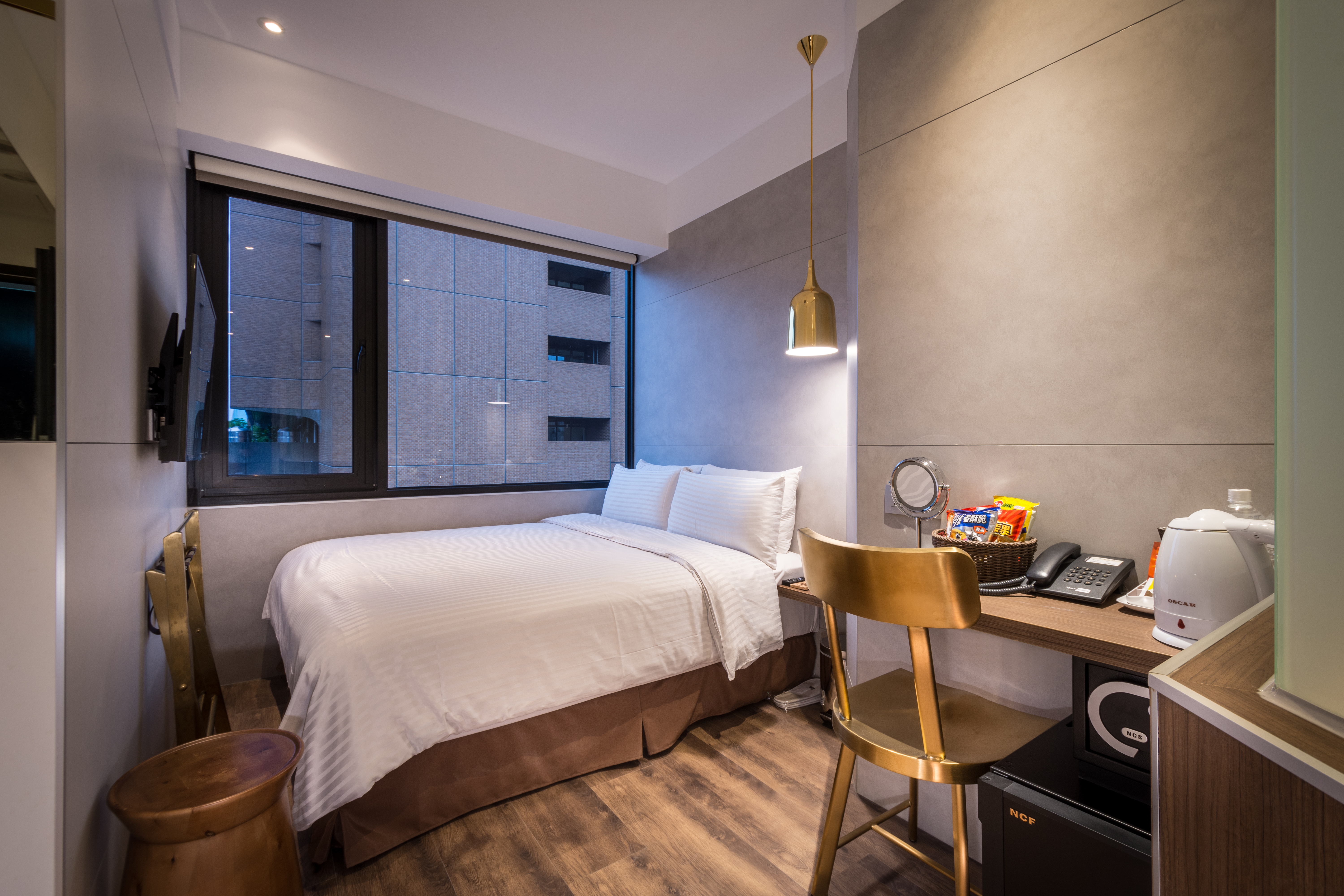 Double Classic Queen Bed