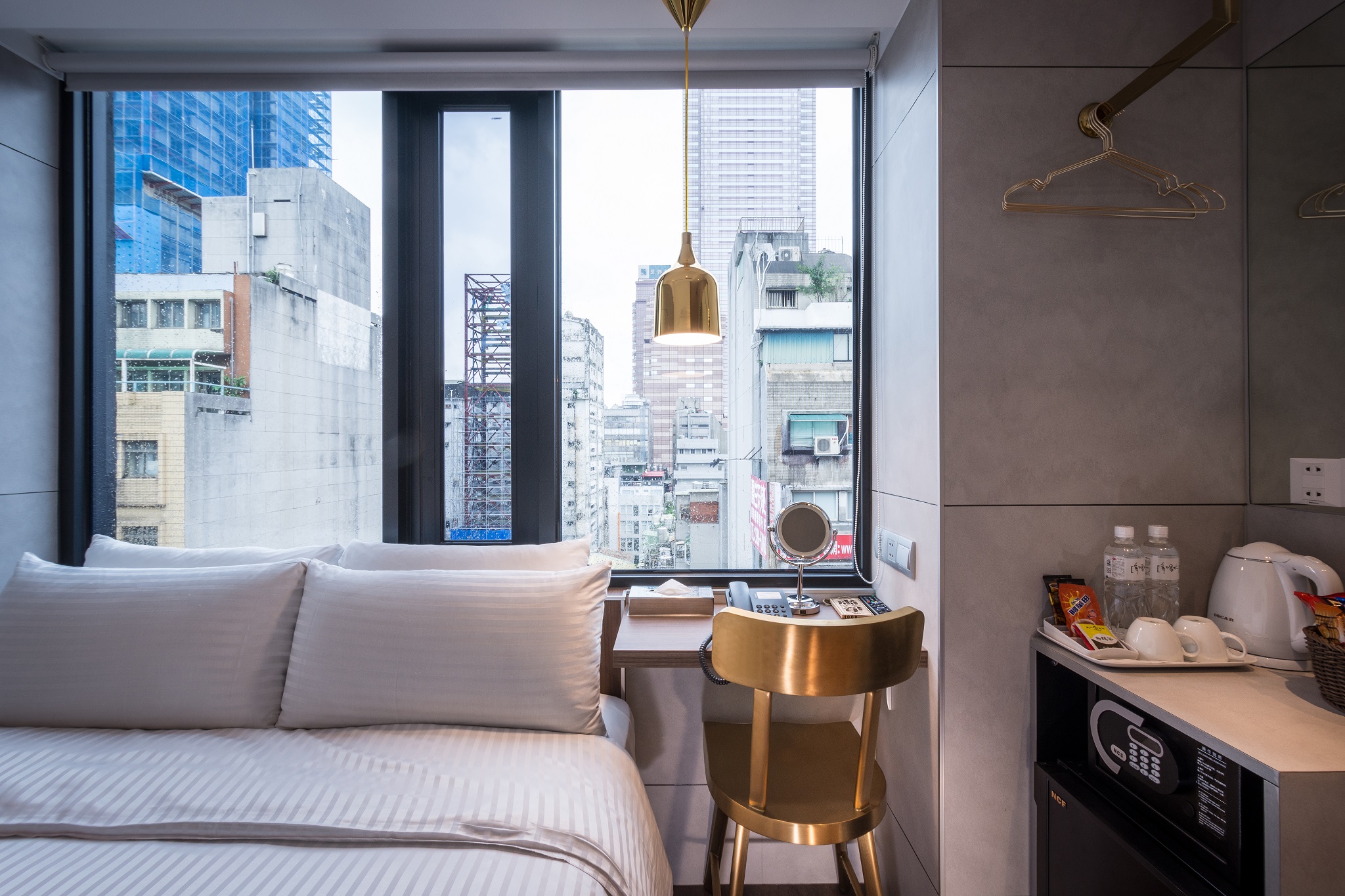 Double Classic Queen Bed