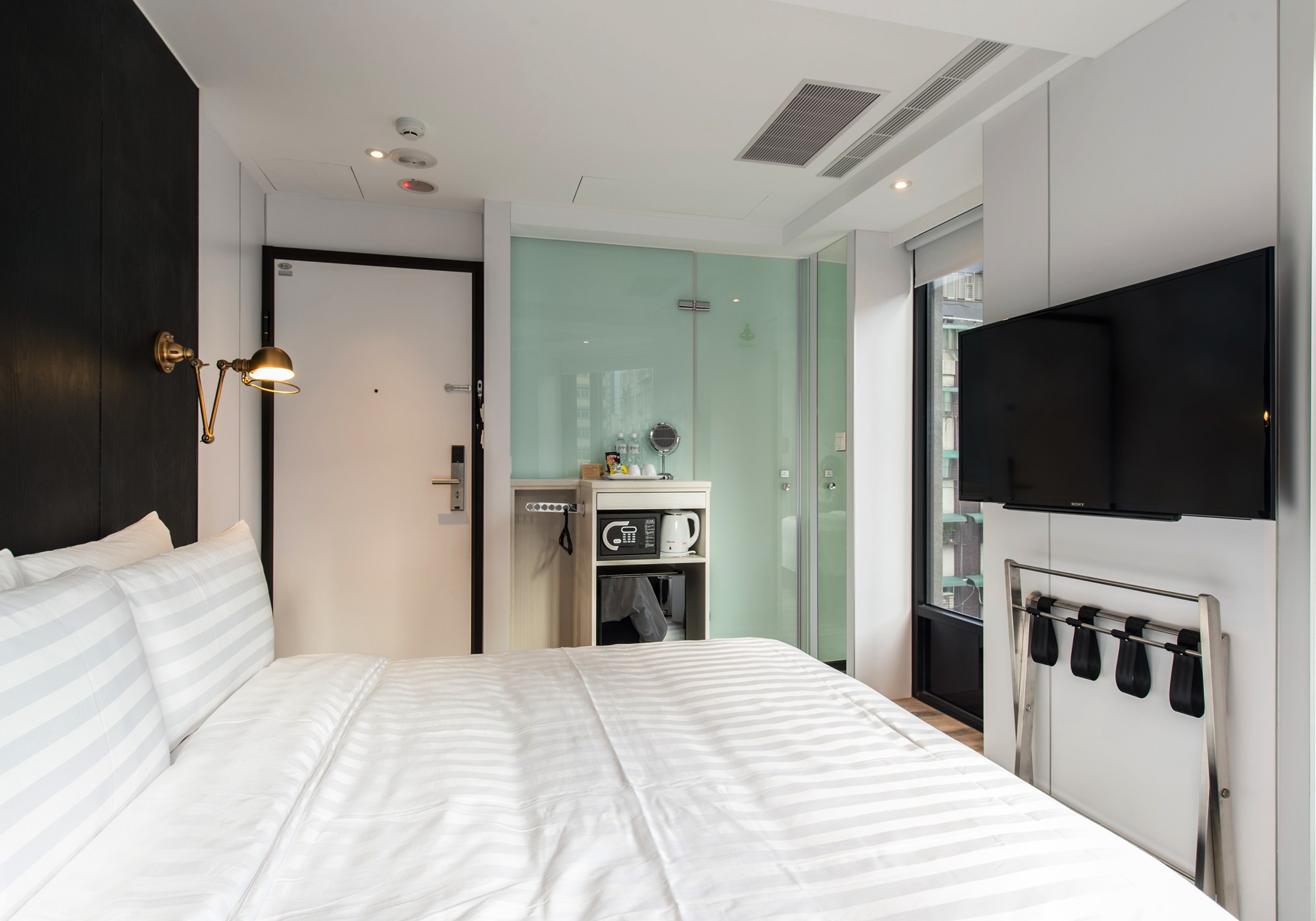 Double Classic Queen Bed