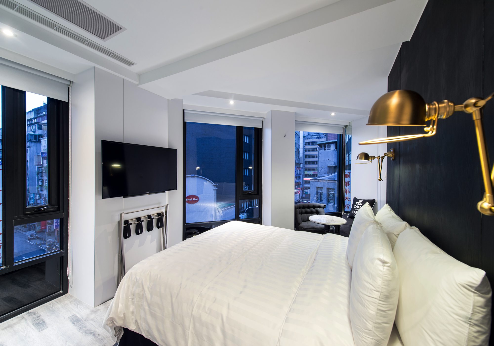 Double Classic Queen Bed