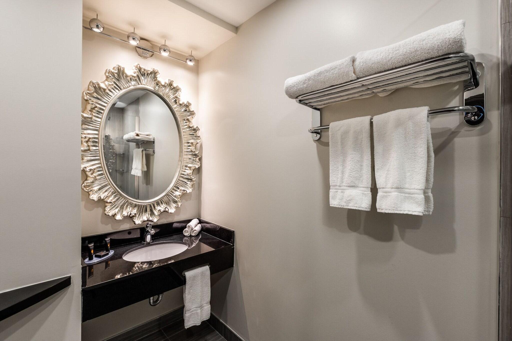 Suite Business Queen Bed