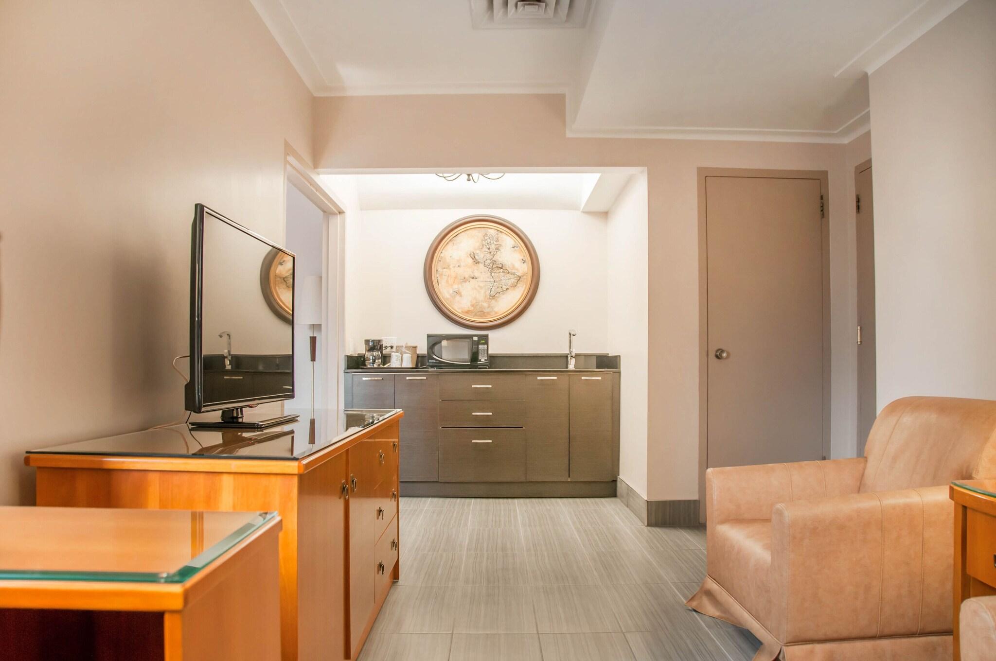 Suite Business Queen Bed