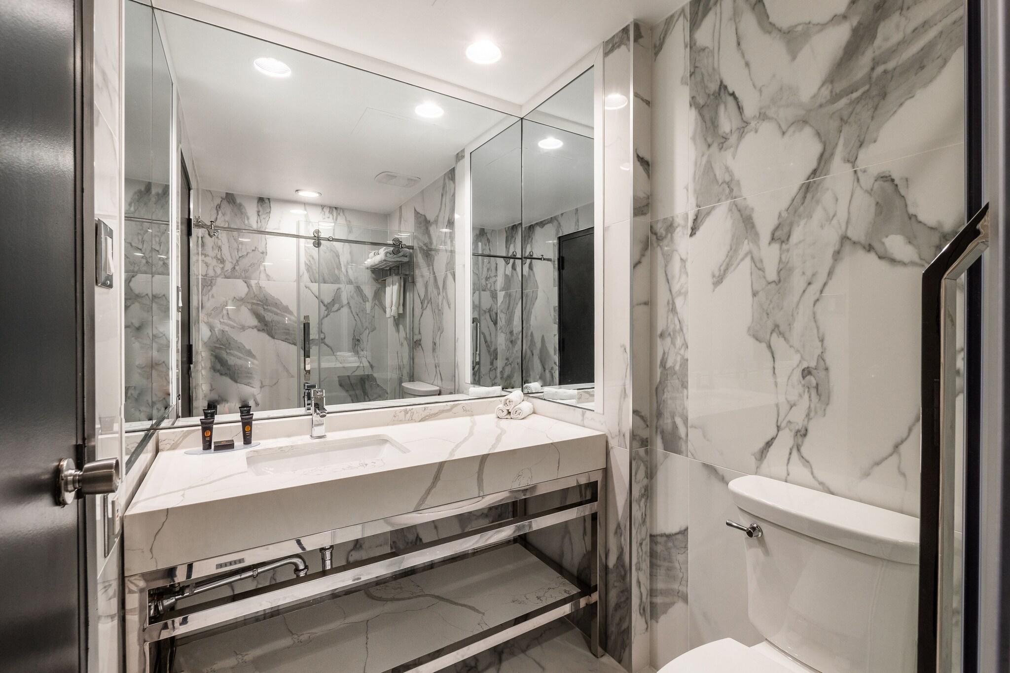 Suite Deluxe King Bed