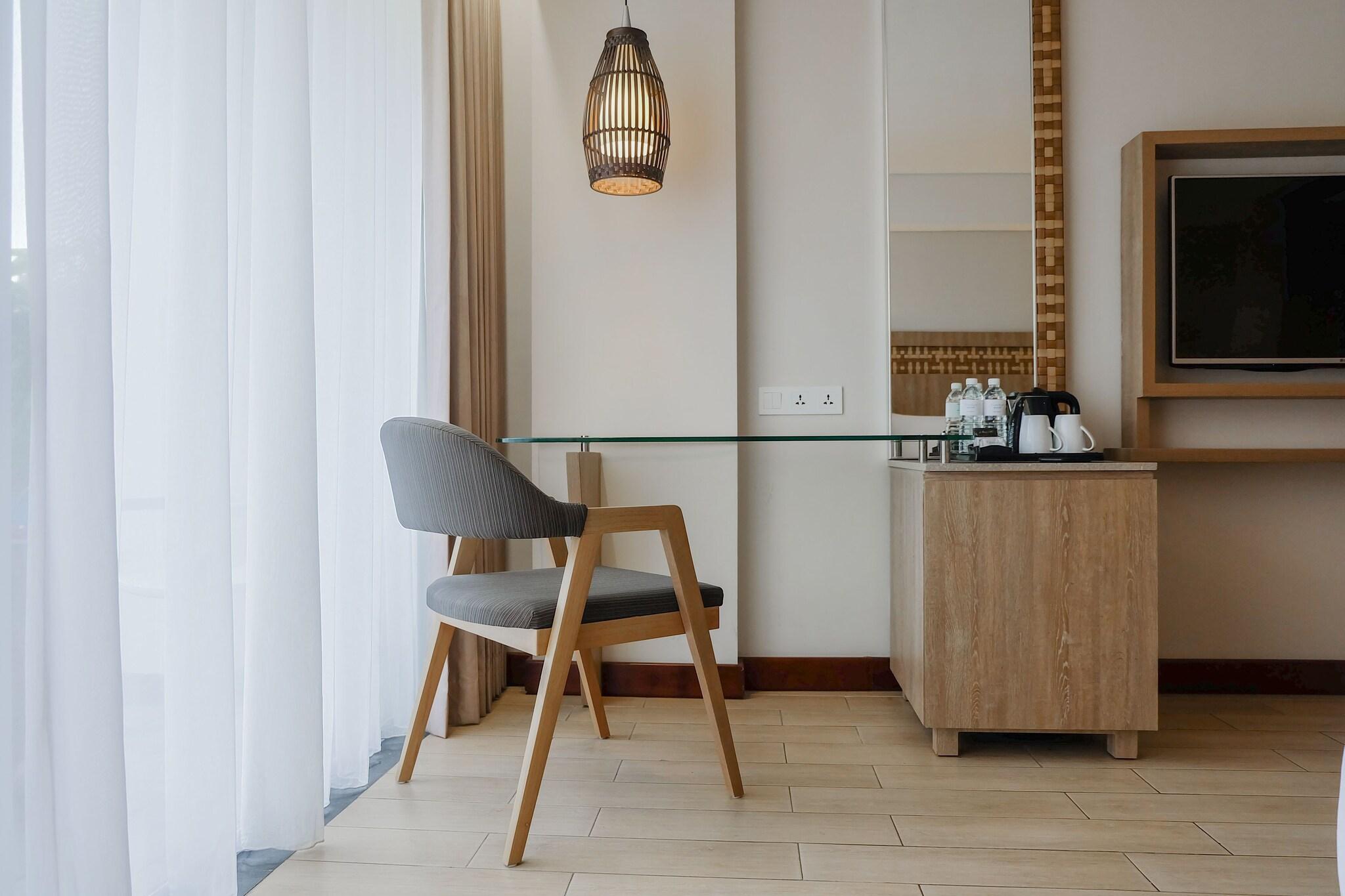 Double Pool View King Bed