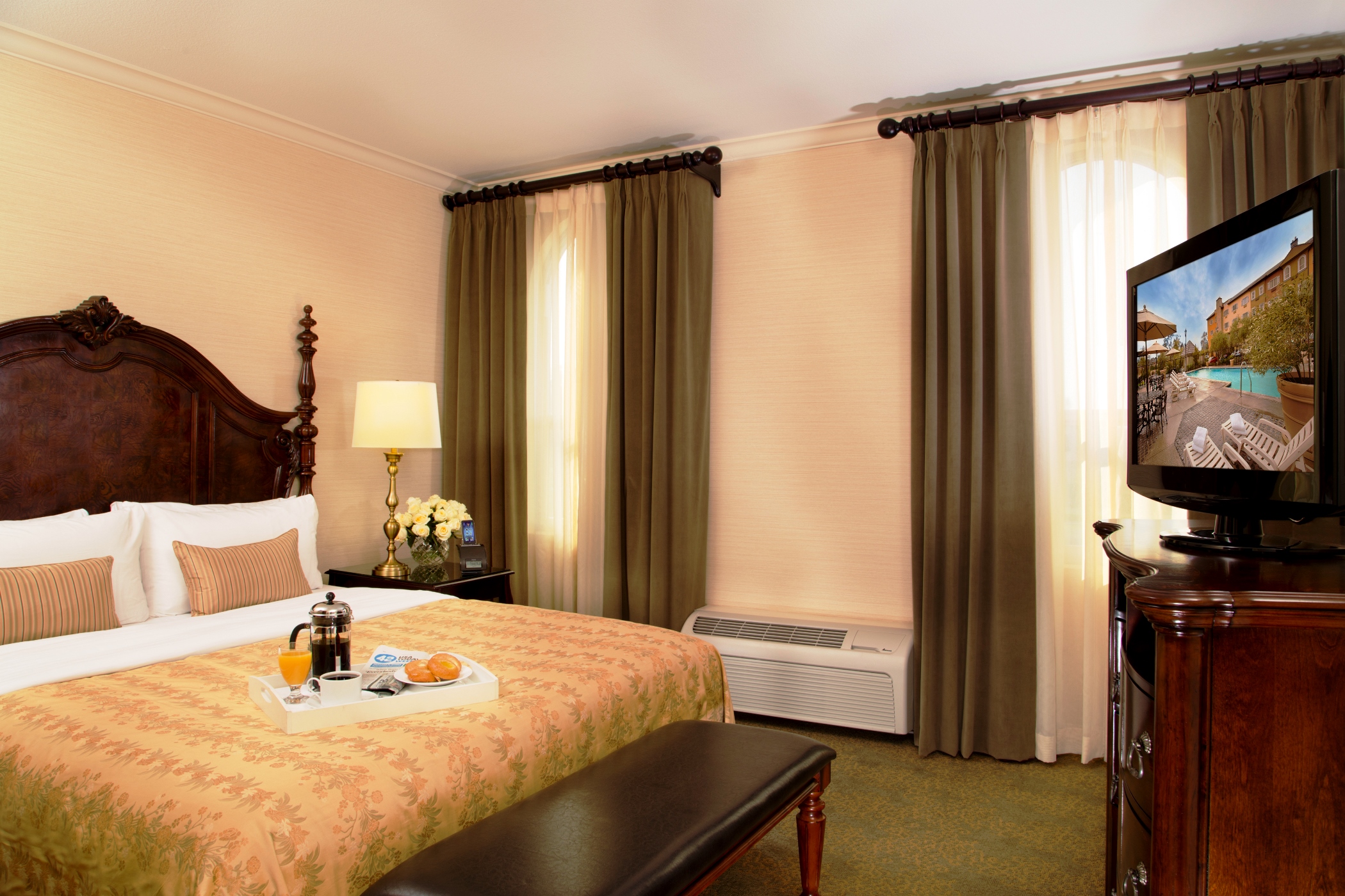 Studio King Size Bed