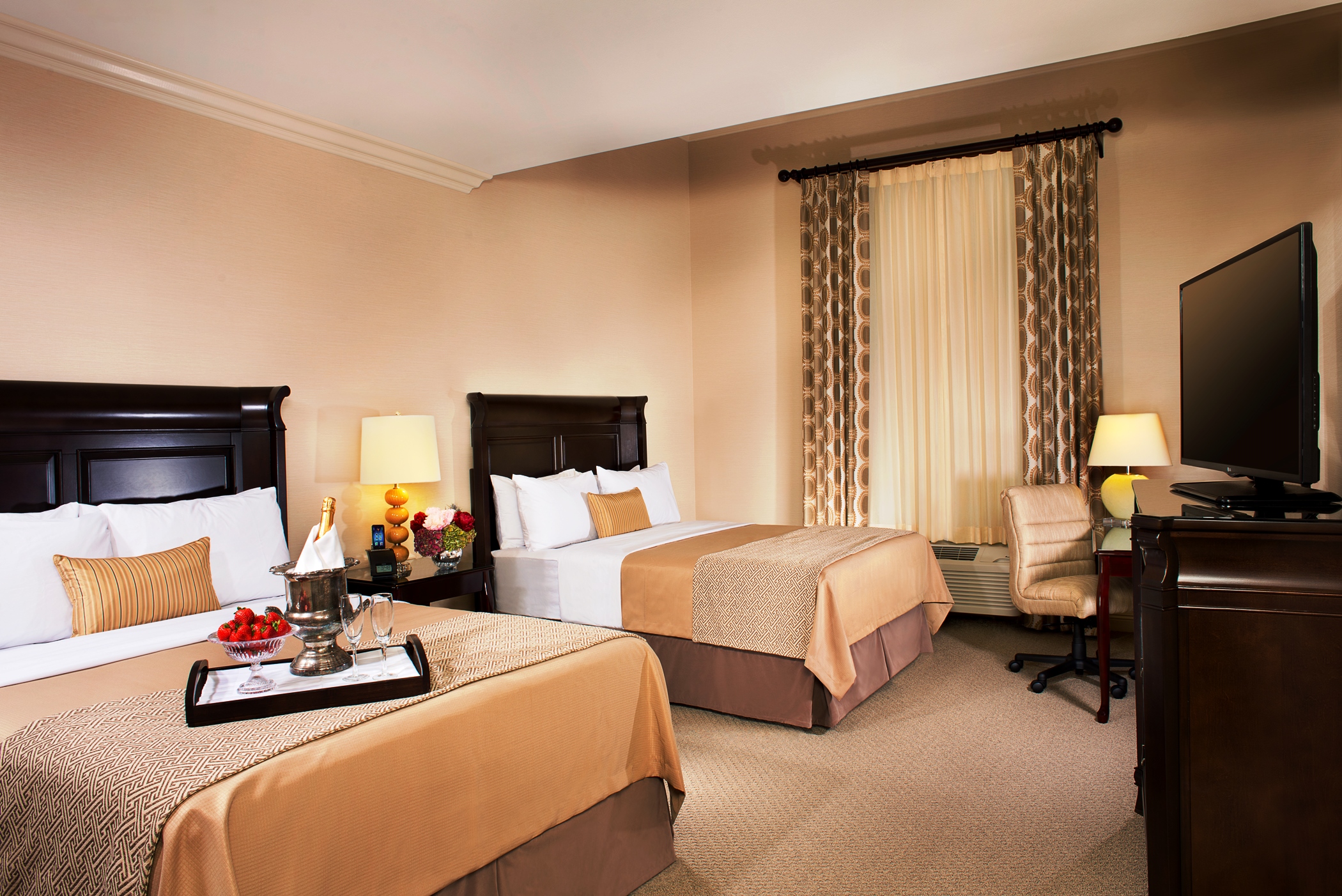 Suite Two Queen Beds