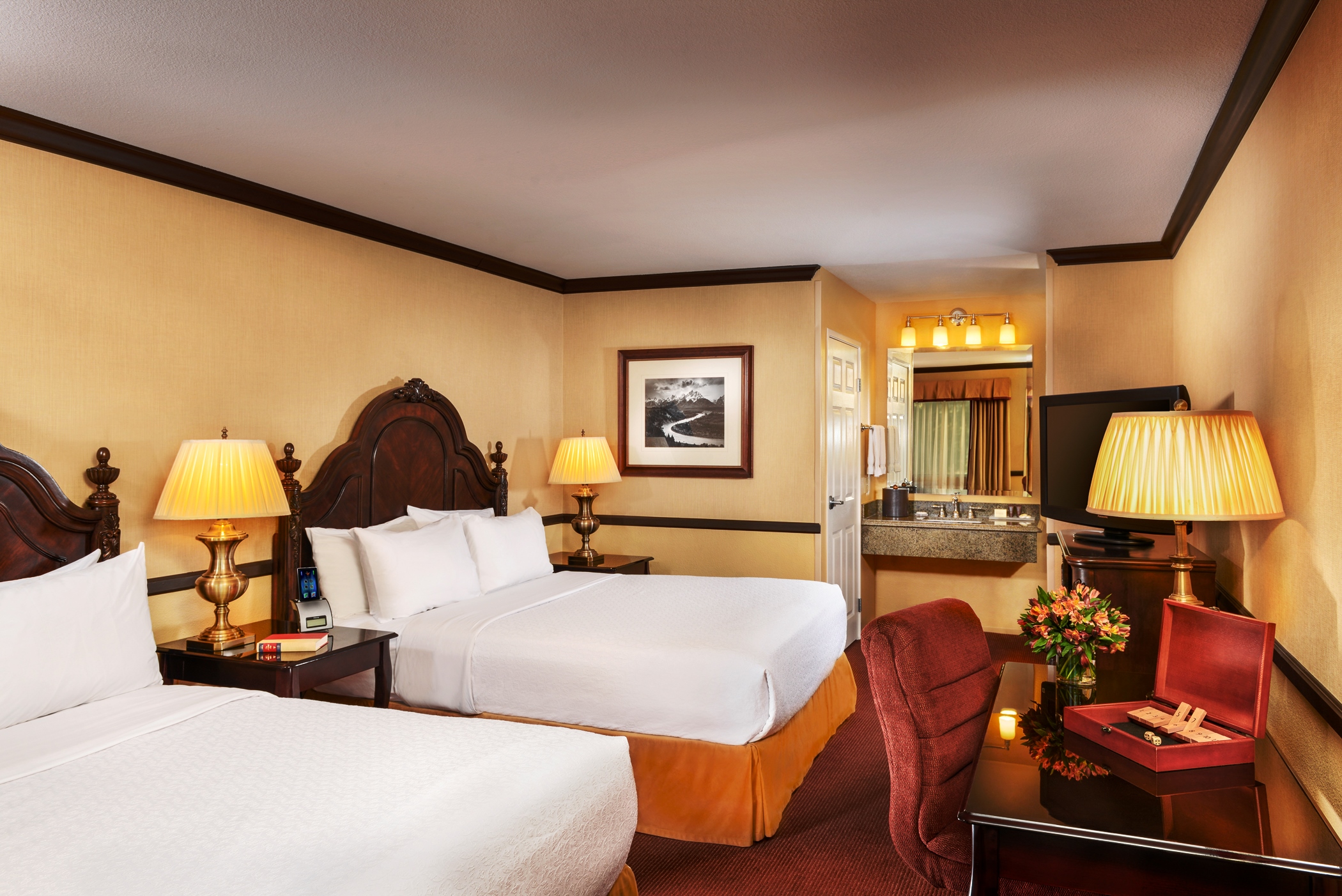 Studio Two Queen Beds