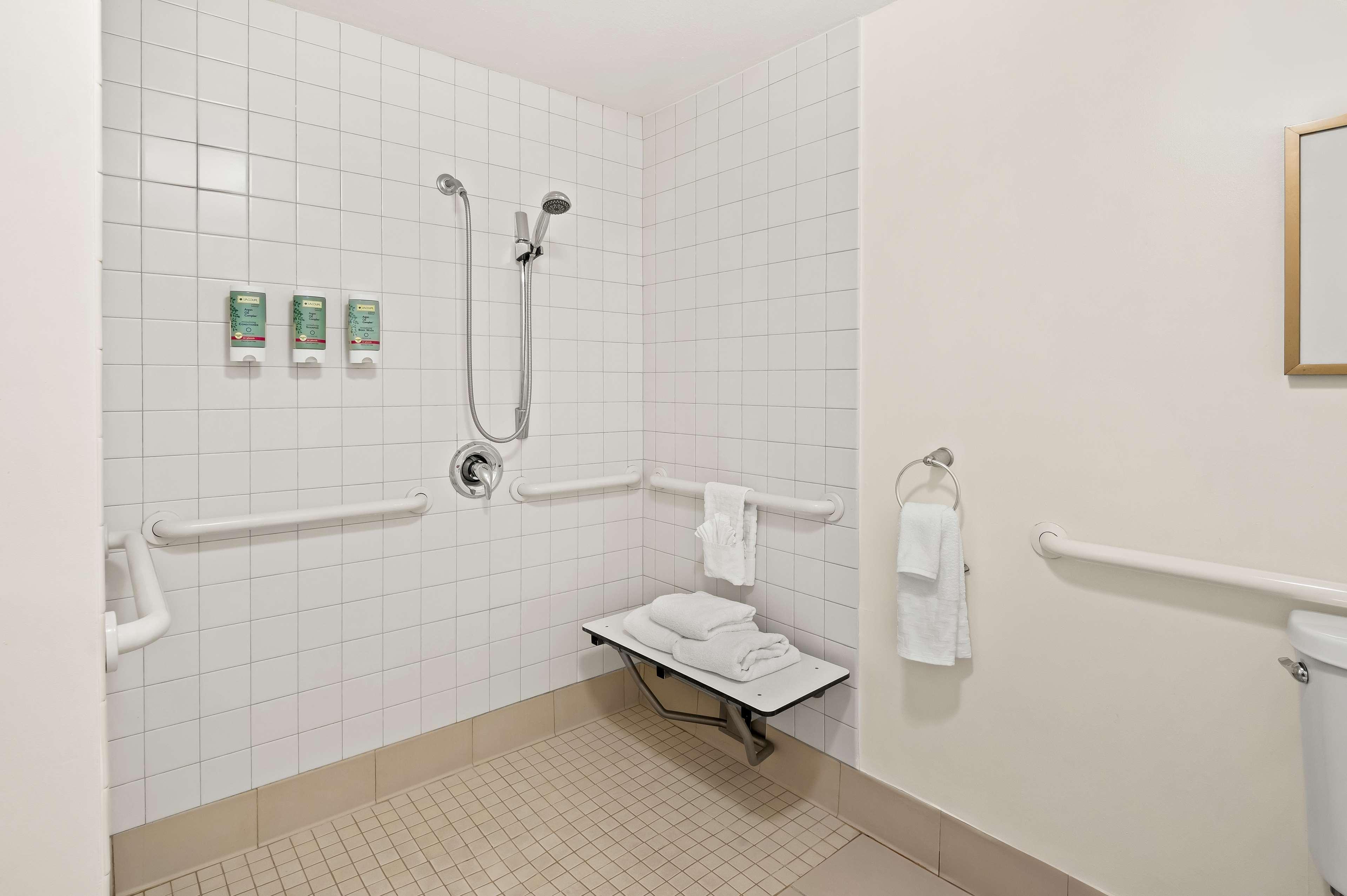 Room Accessible King Size Bed