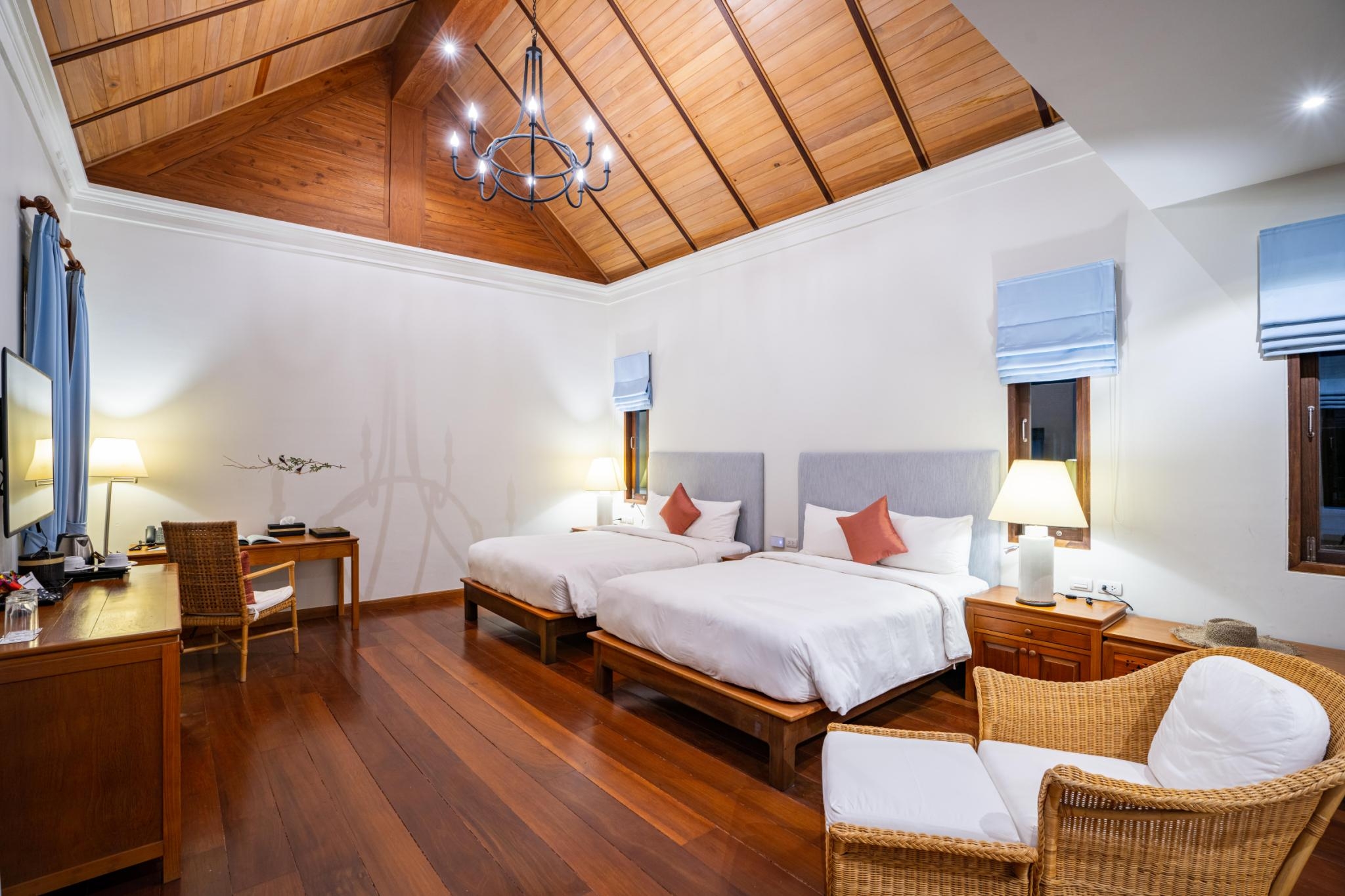 Villa Pool View King Bed