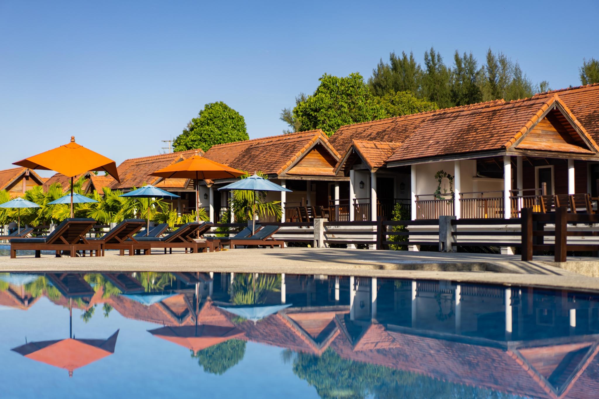 Villa Pool View King Bed