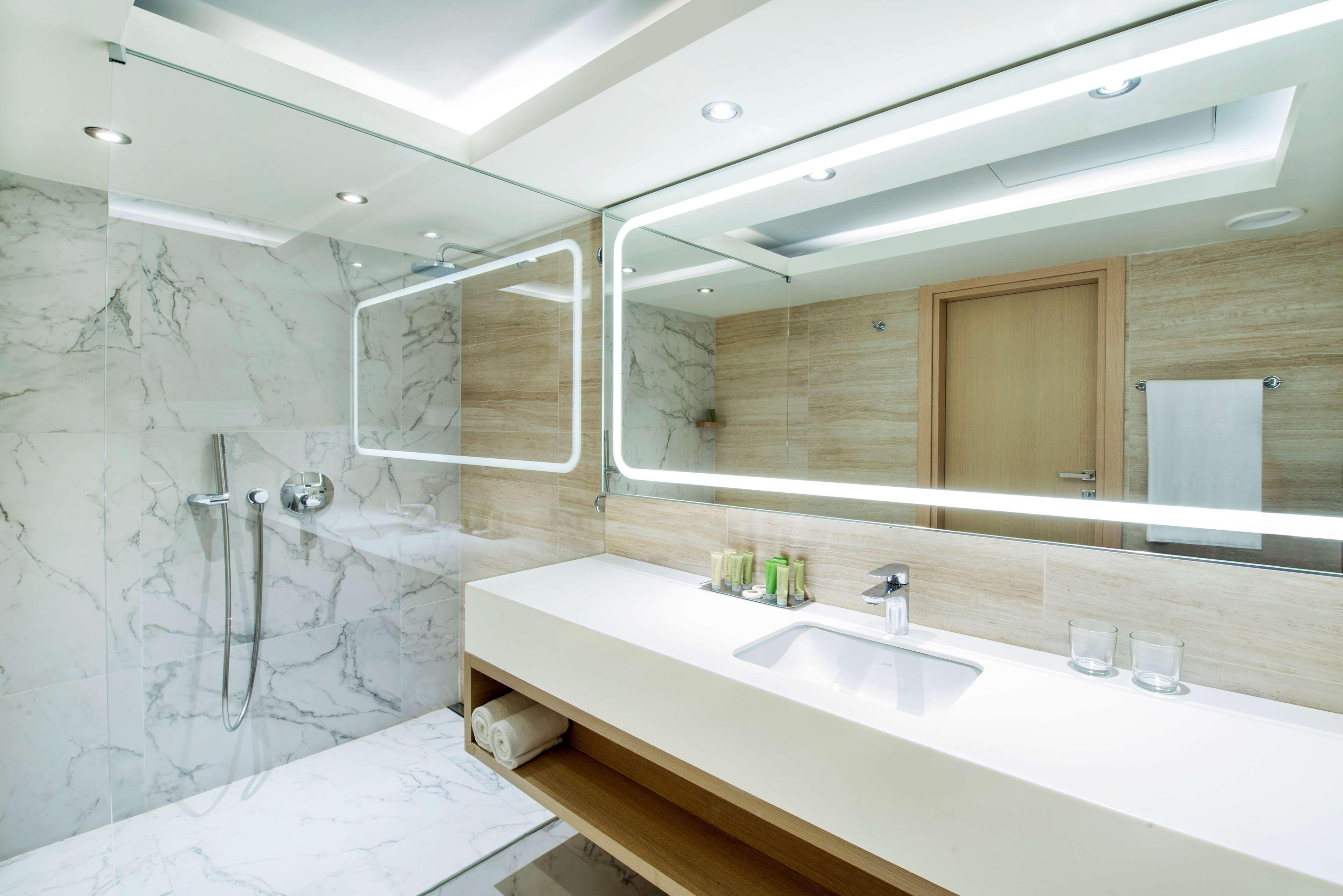 Suite Deluxe King Bed