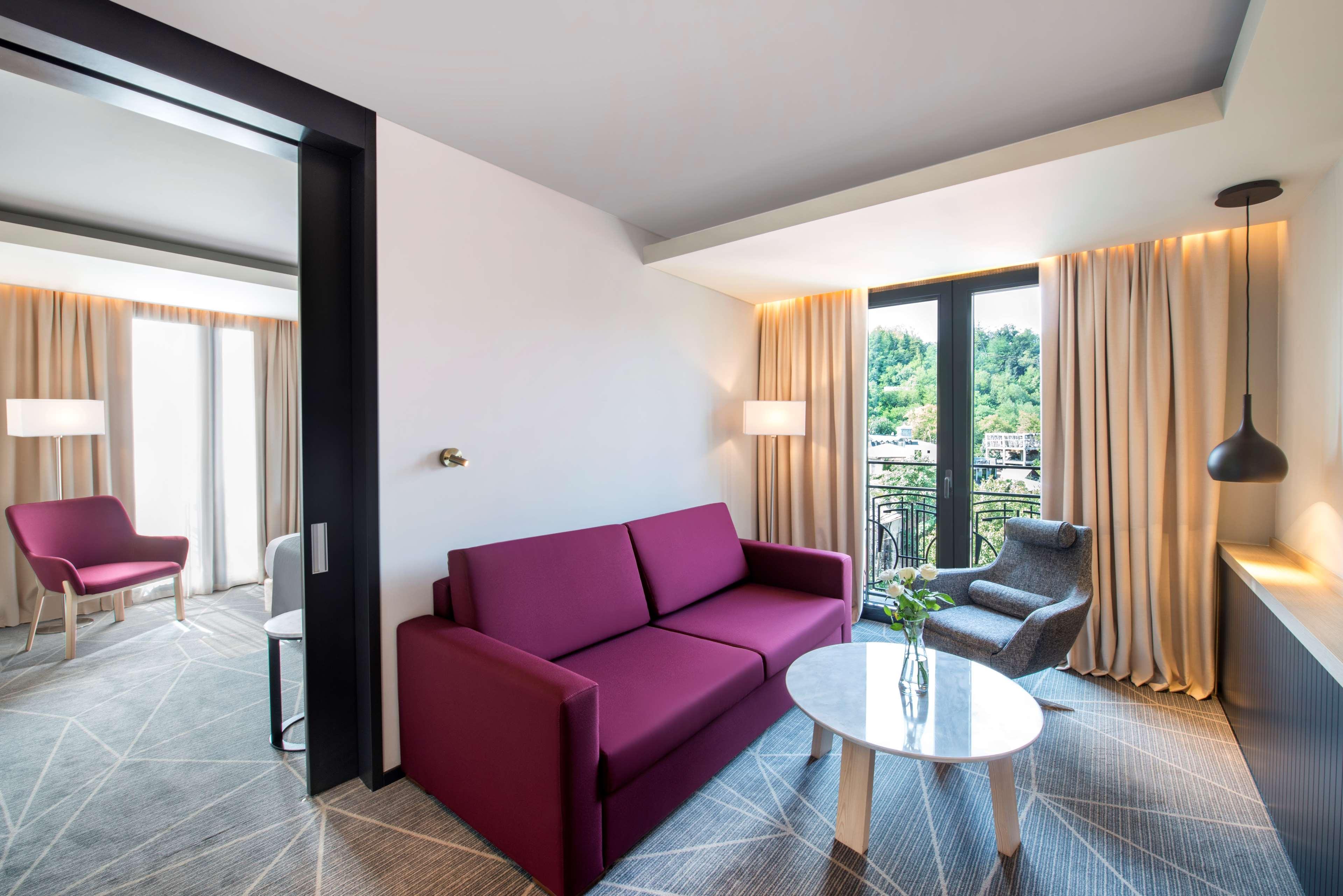 Suite Deluxe King Bed