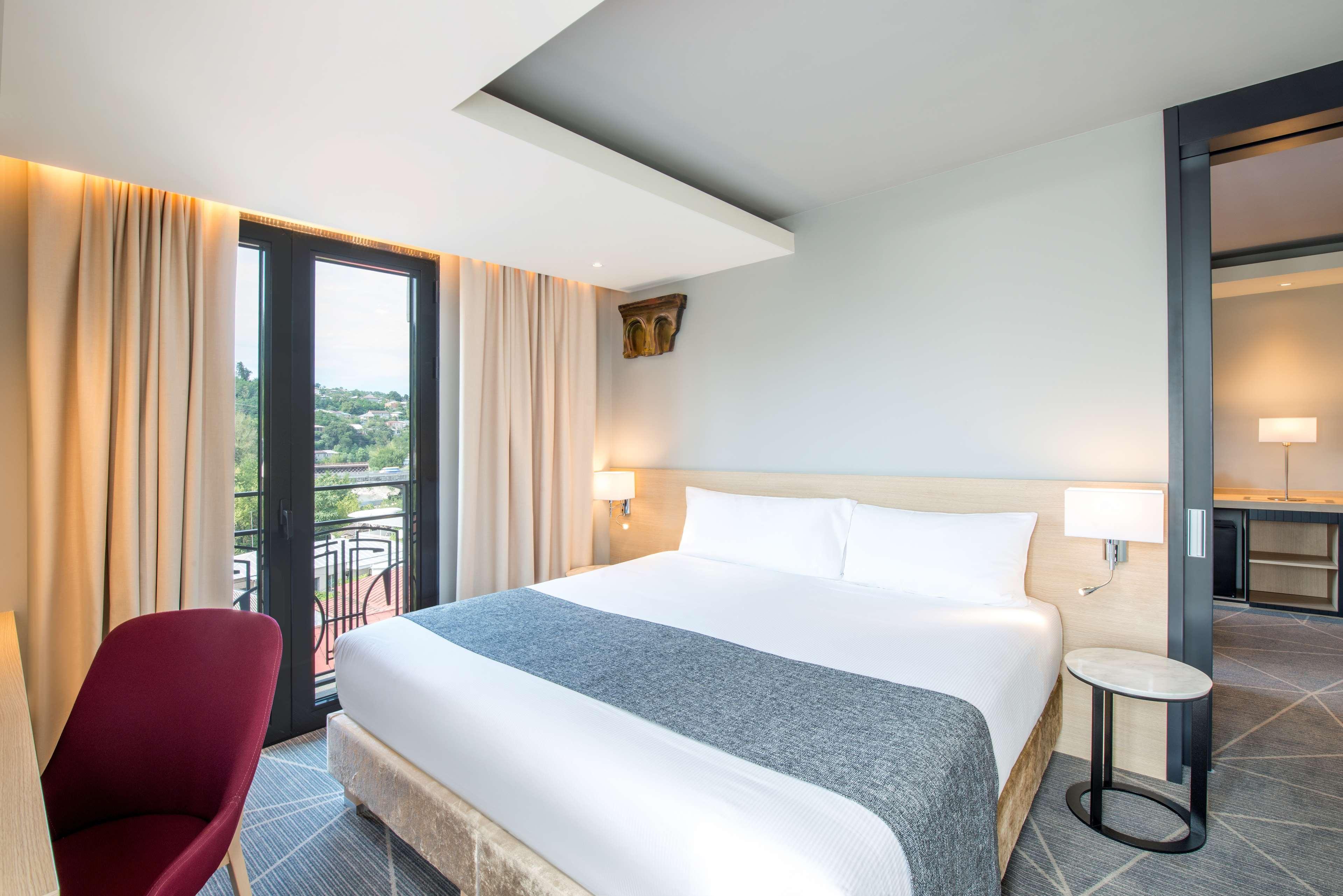 Suite Deluxe King Bed